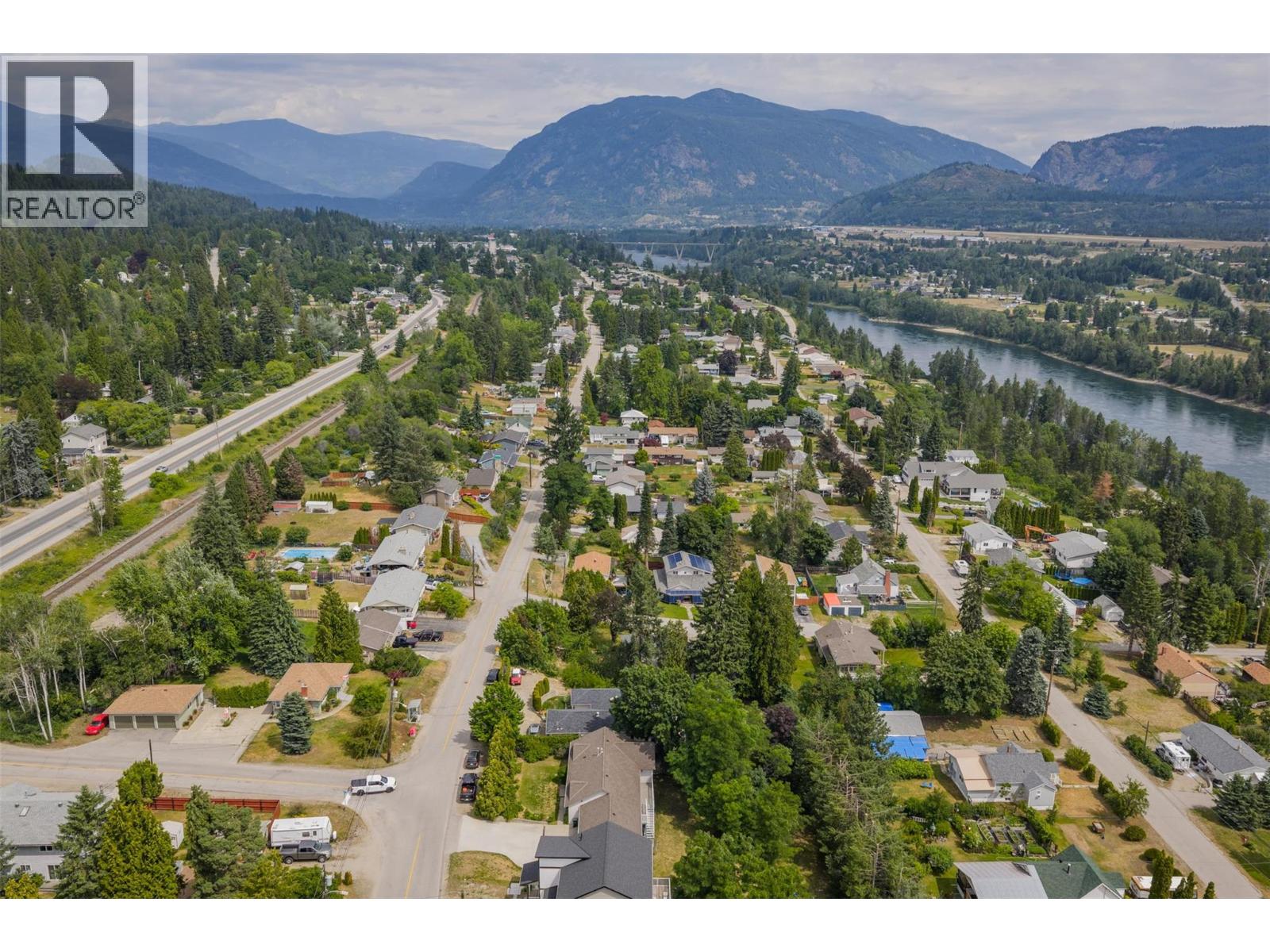 3209 5th Avenue, Castlegar