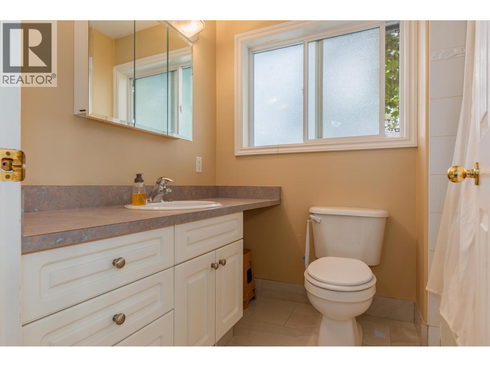 3209 5th Avenue, Castlegar