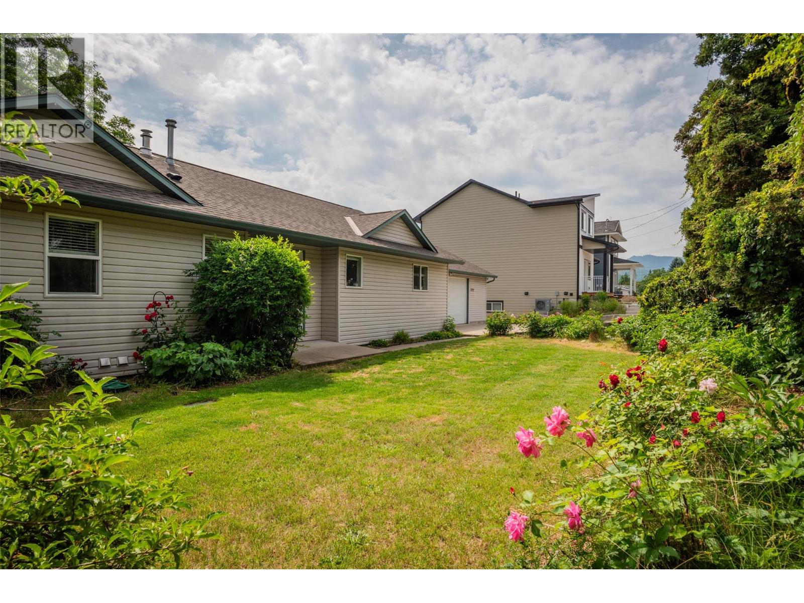 3209 5th Avenue, Castlegar
