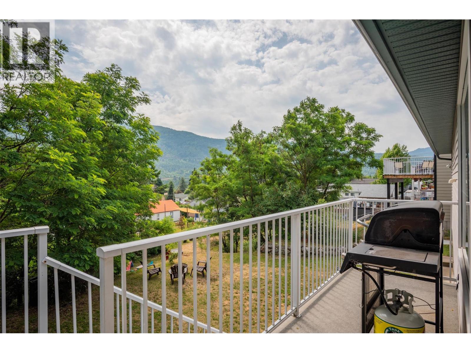 3209 5th Avenue, Castlegar
