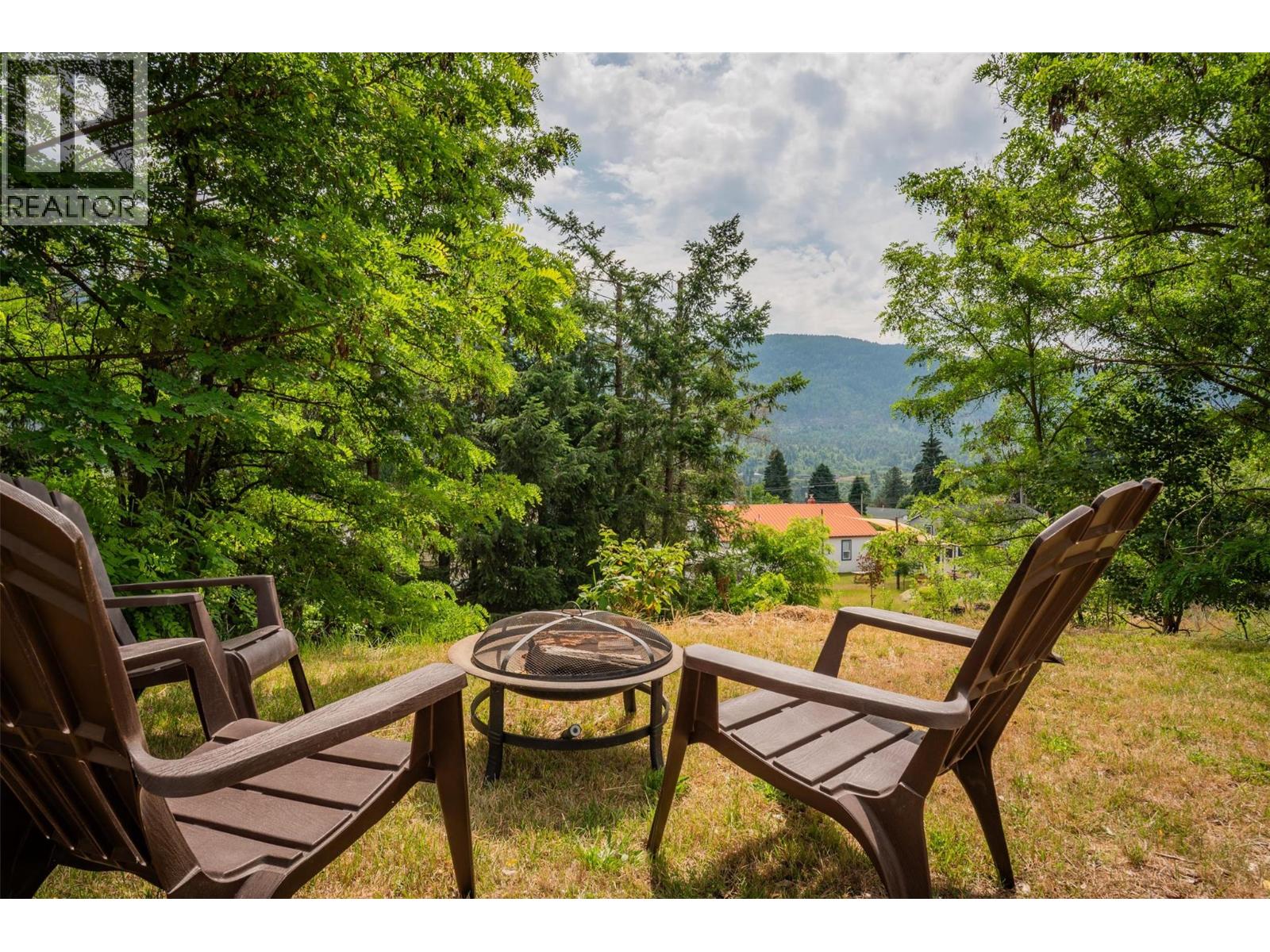 3209 5th Avenue, Castlegar