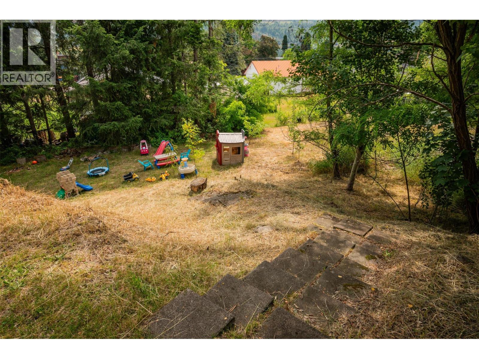 3209 5th Avenue, Castlegar