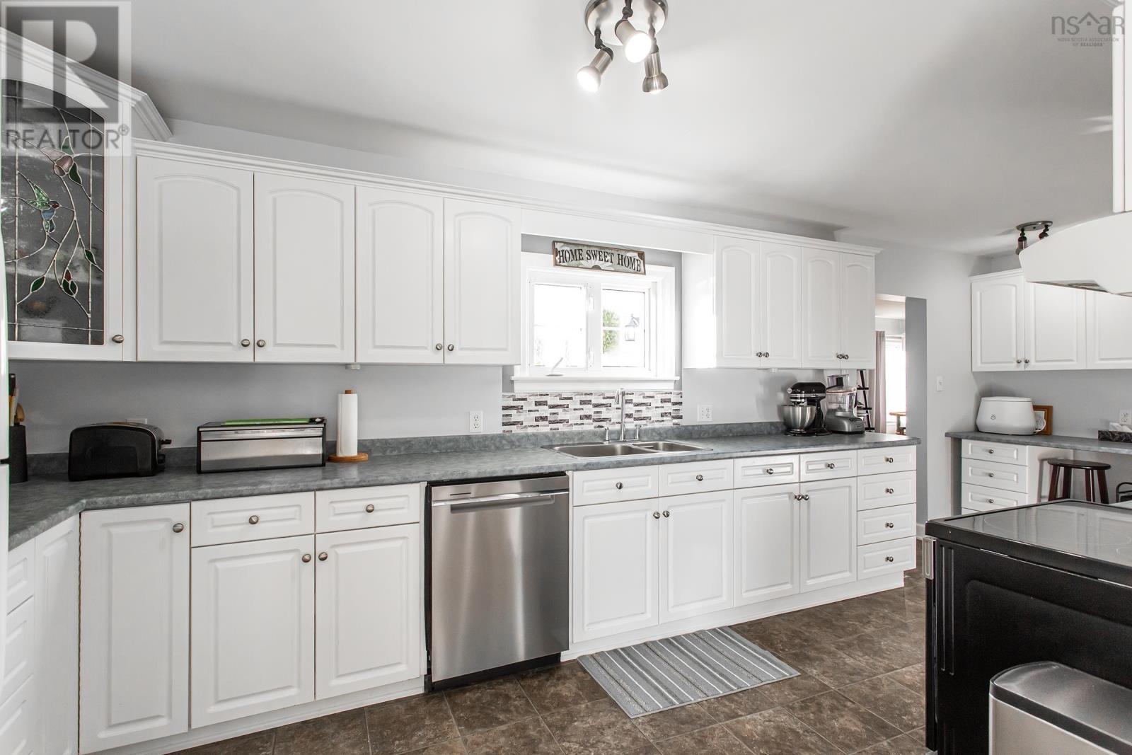 Property 18 of 33 of 9612 Highway 10