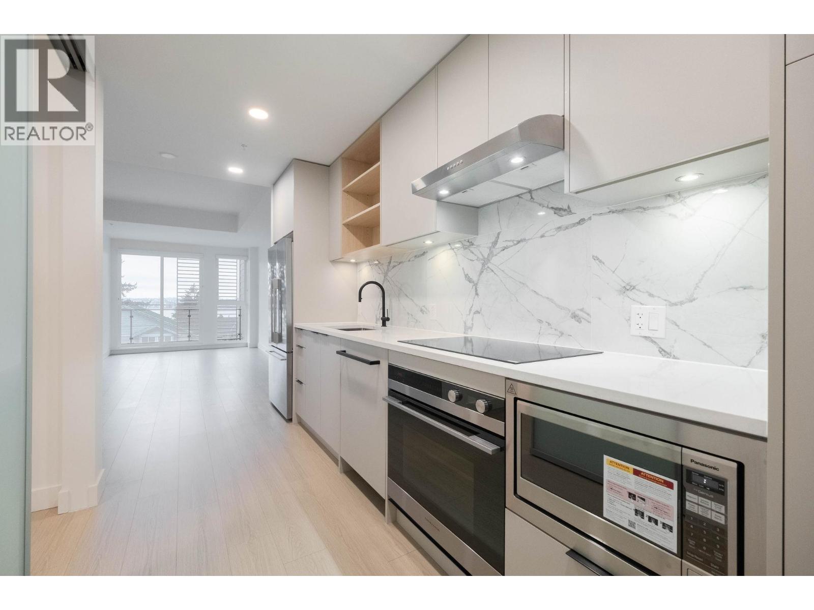 310 422 E 3RD STREET, North Vancouver