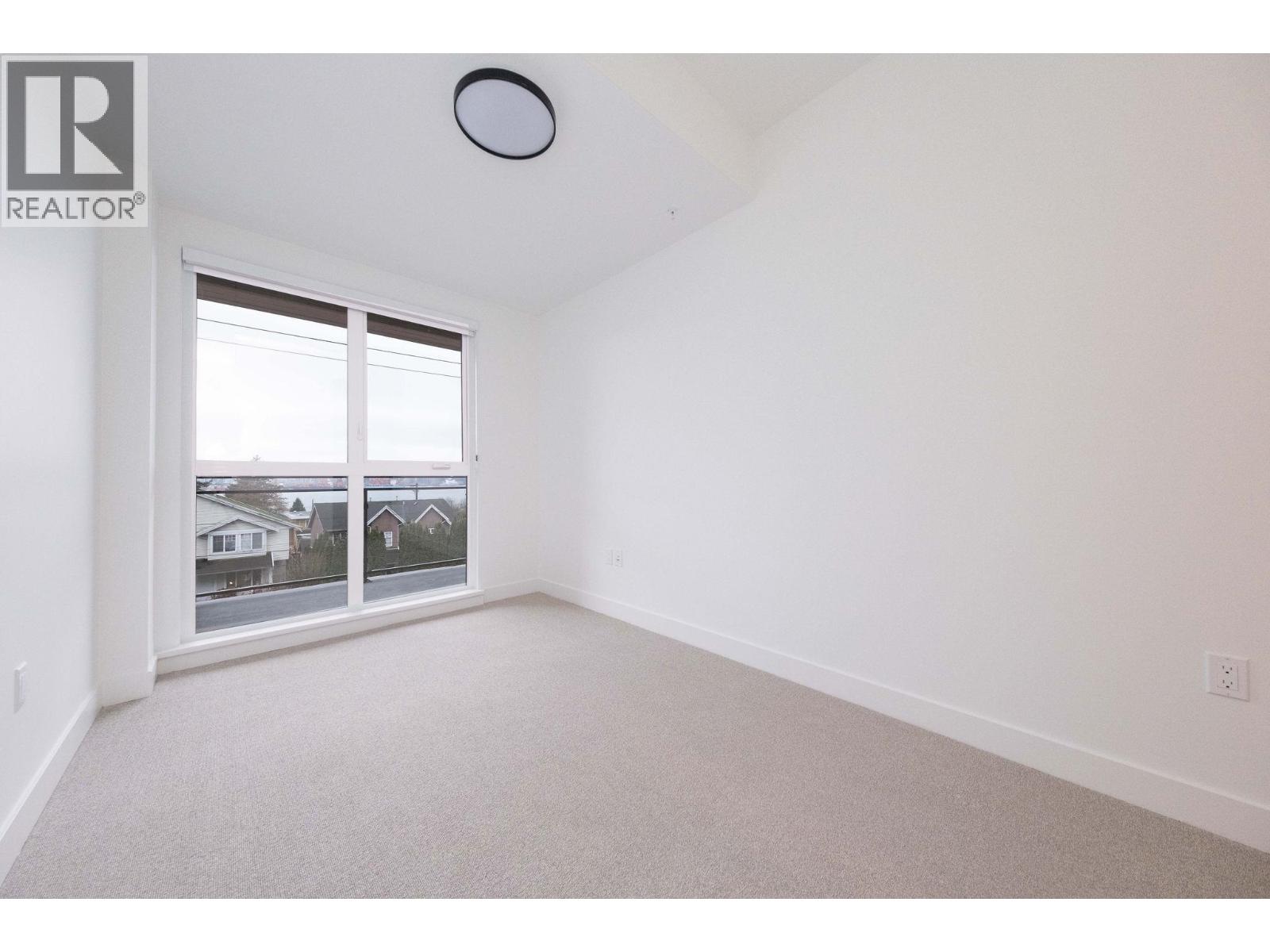 310 422 E 3RD STREET, North Vancouver