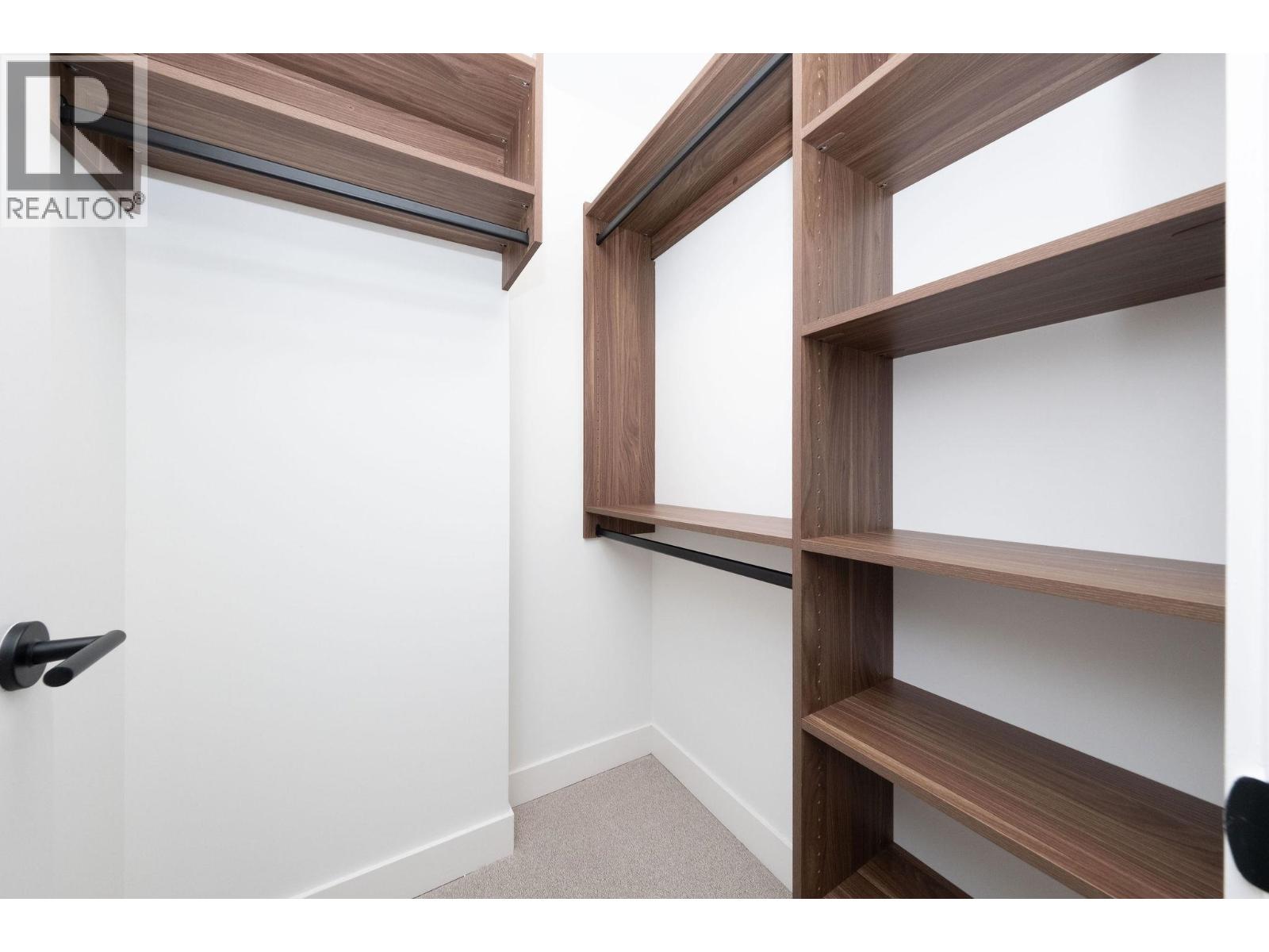 310 422 E 3RD STREET, North Vancouver