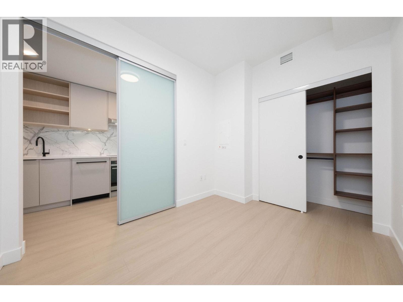 310 422 E 3RD STREET, North Vancouver