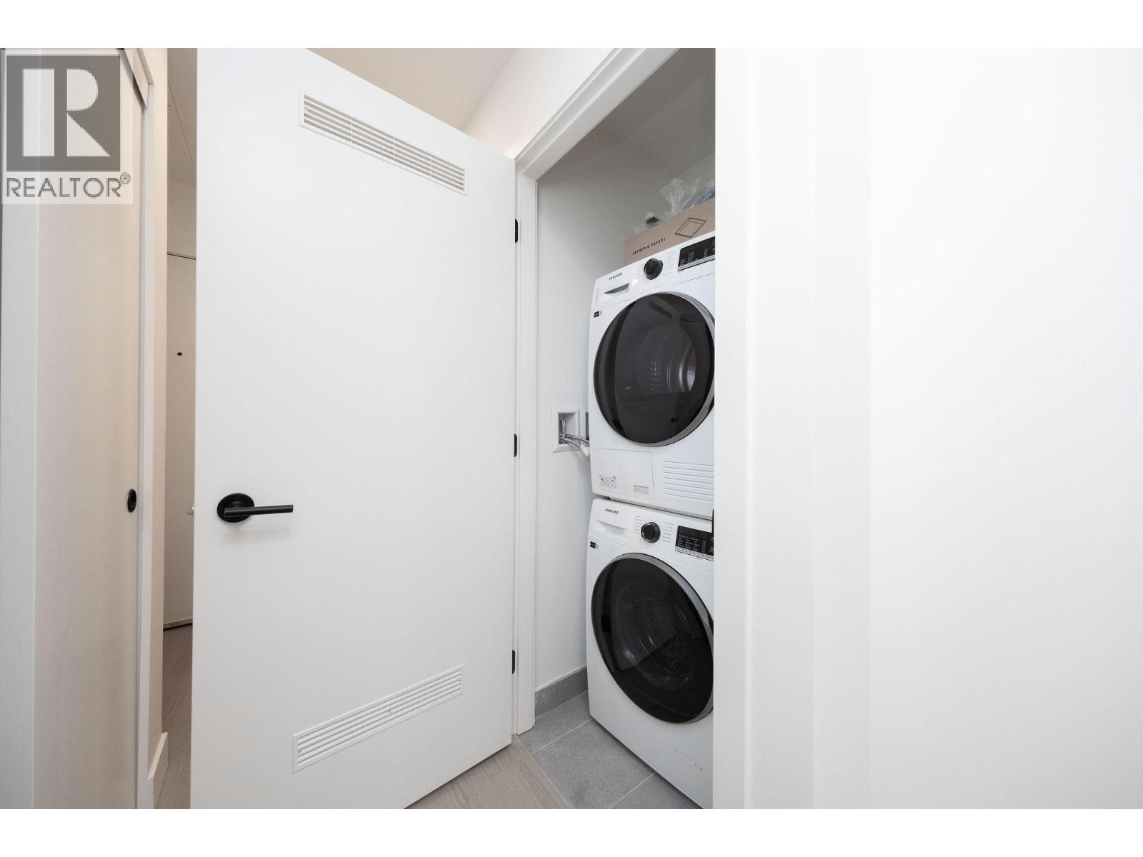 310 422 E 3RD STREET, North Vancouver