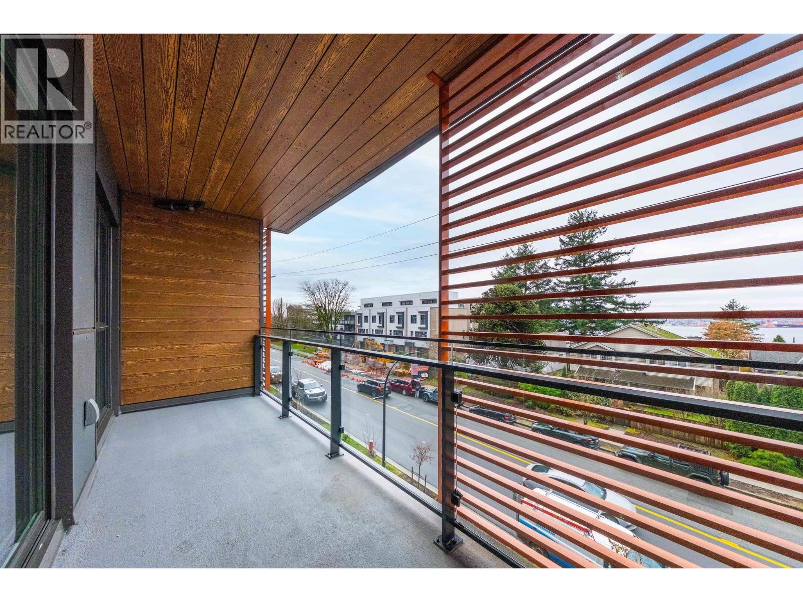 310 422 E 3RD STREET, North Vancouver