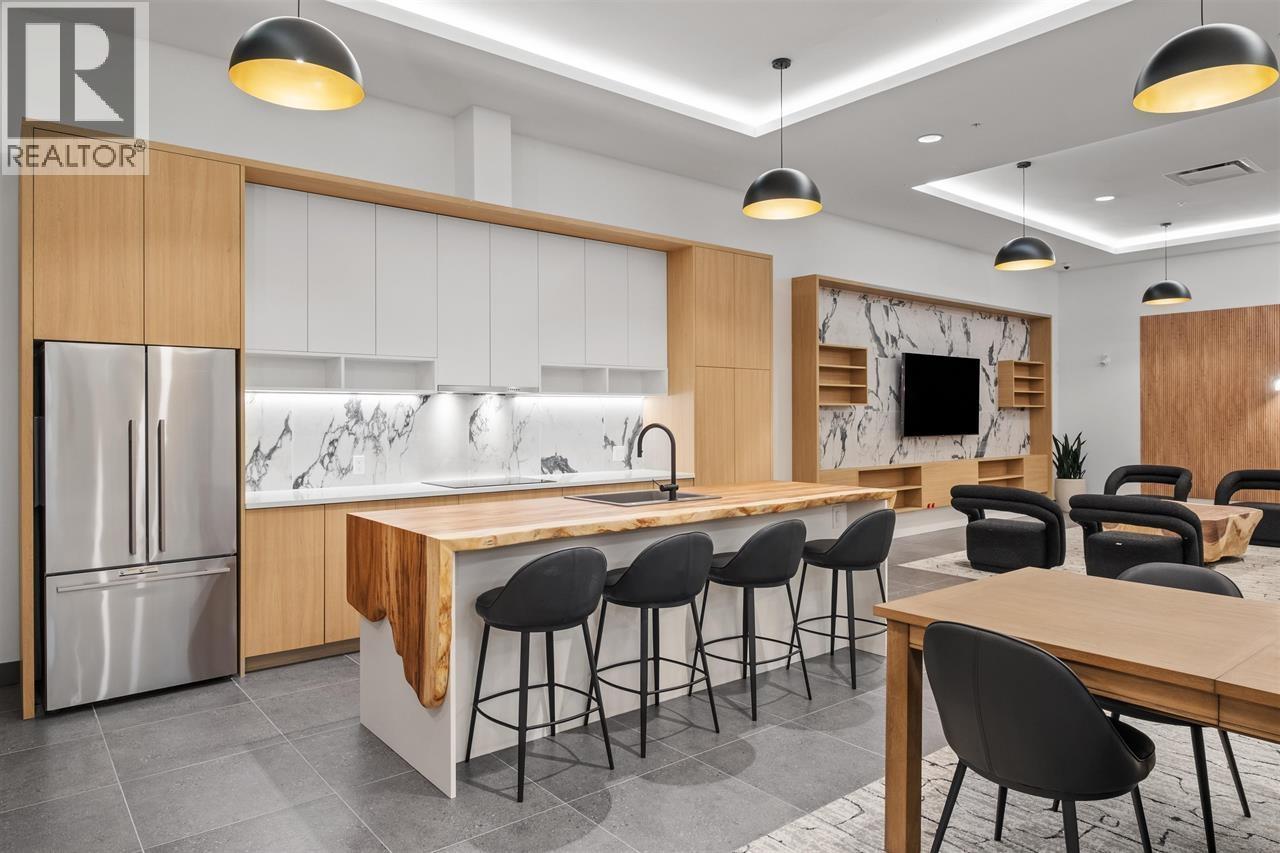 310 422 E 3RD STREET, North Vancouver