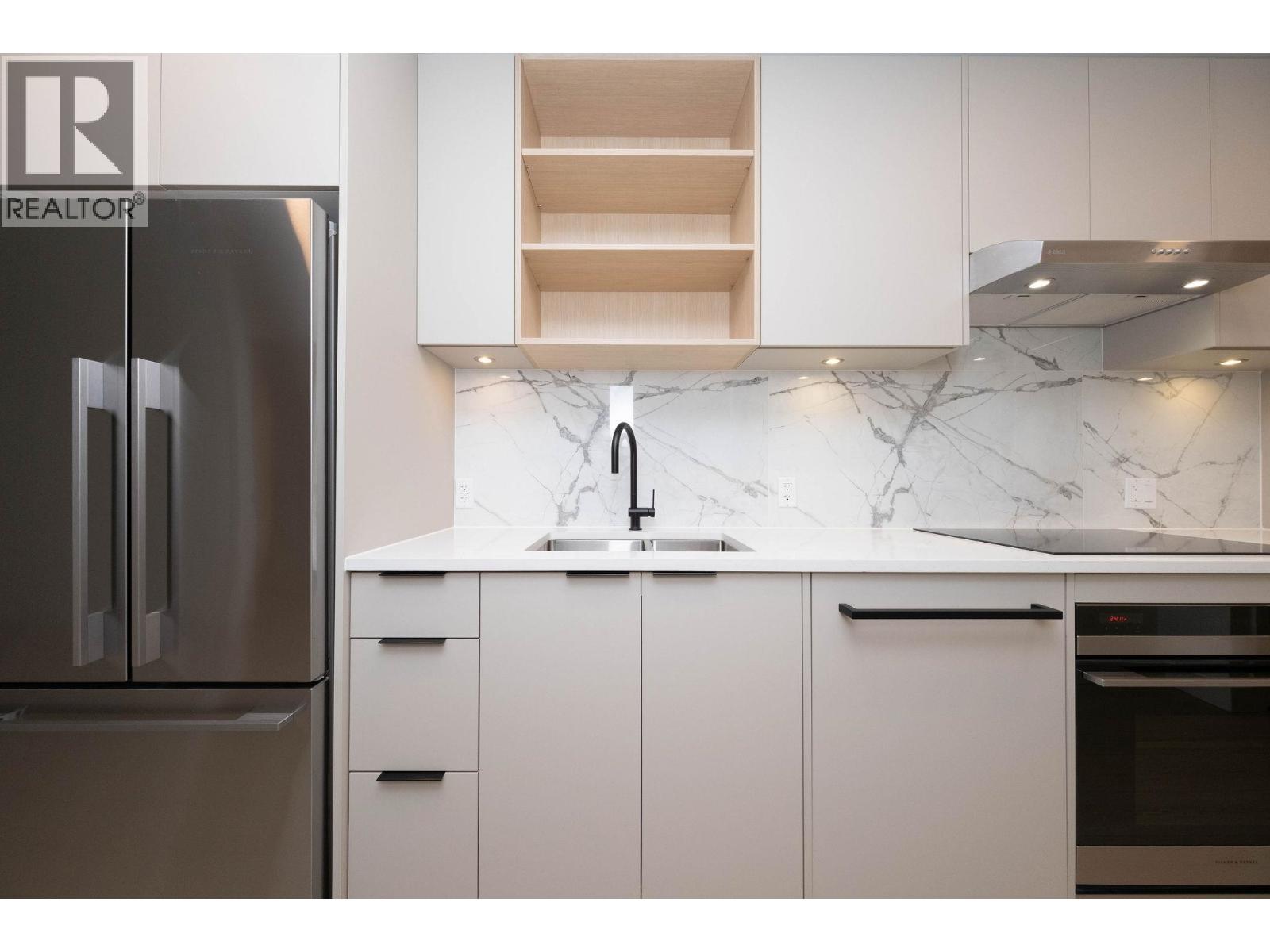 310 422 E 3RD STREET, North Vancouver