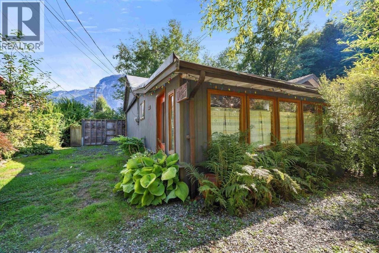 37791 3RD AVENUE, Squamish