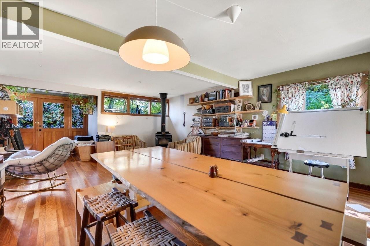 37791 3RD AVENUE, Squamish