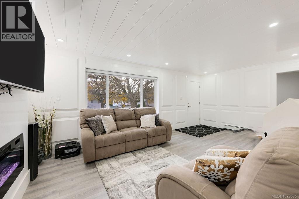  2710 Victor Street, Victoria