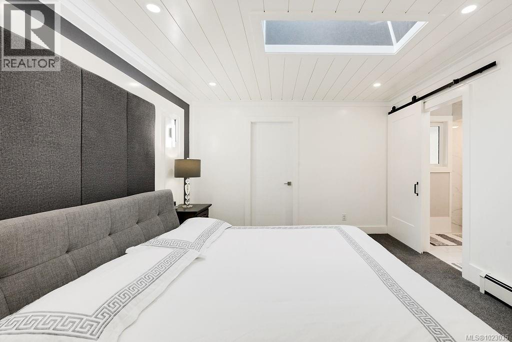  2710 Victor Street, Victoria