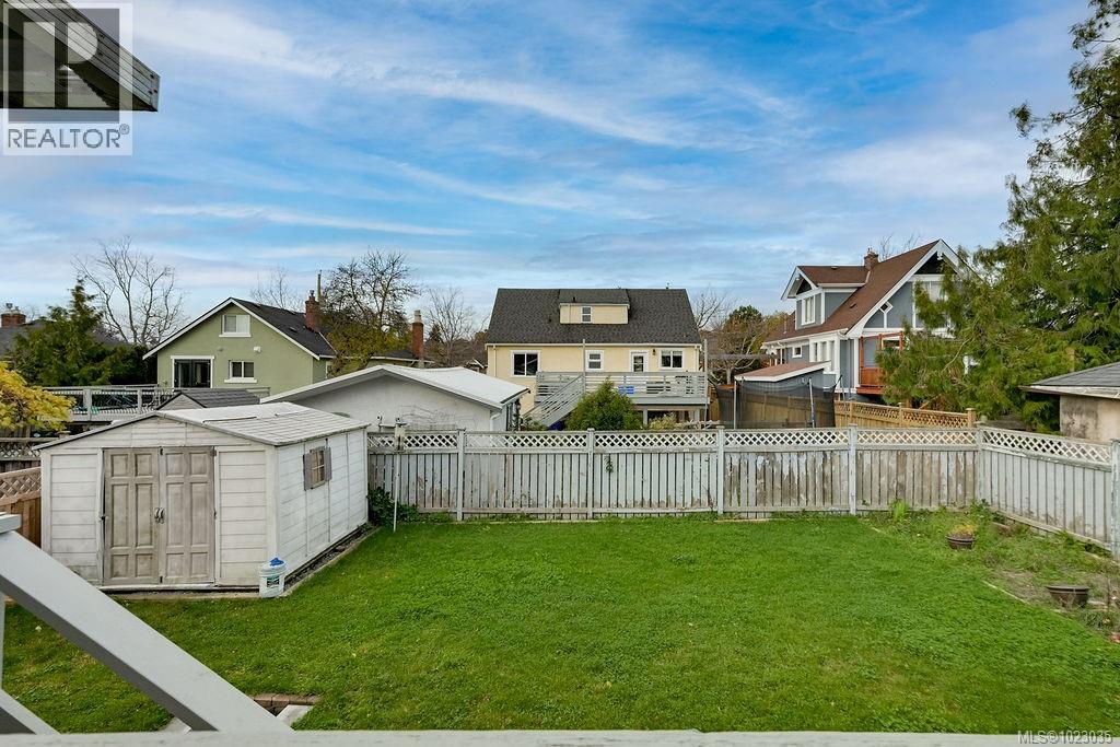  2710 Victor Street, Victoria