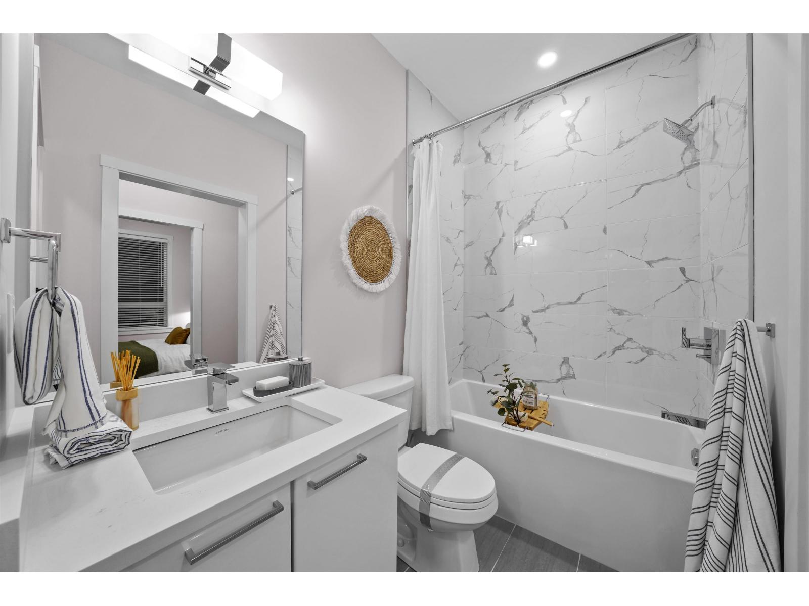 608 7375 HORNE STREET, Mission