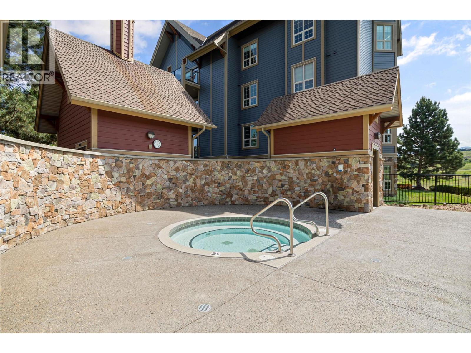 323 105 Village Centre Court, Vernon