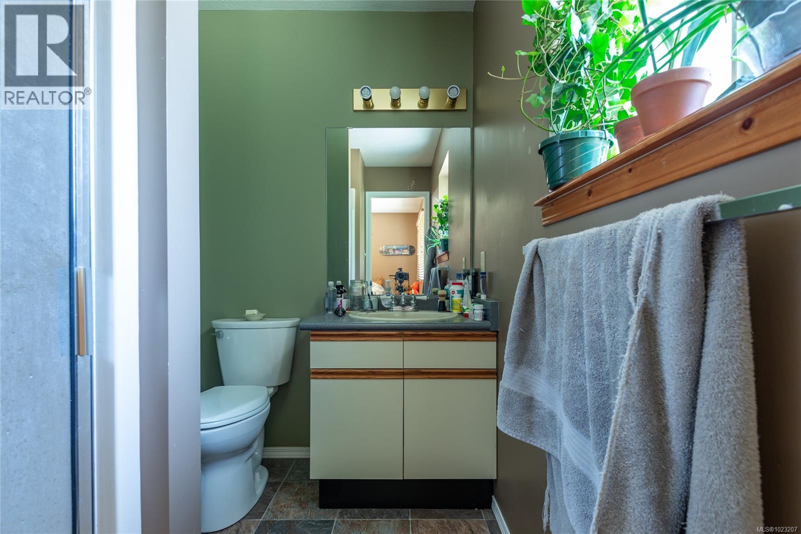 8598 Island Hwy N, Black Creek