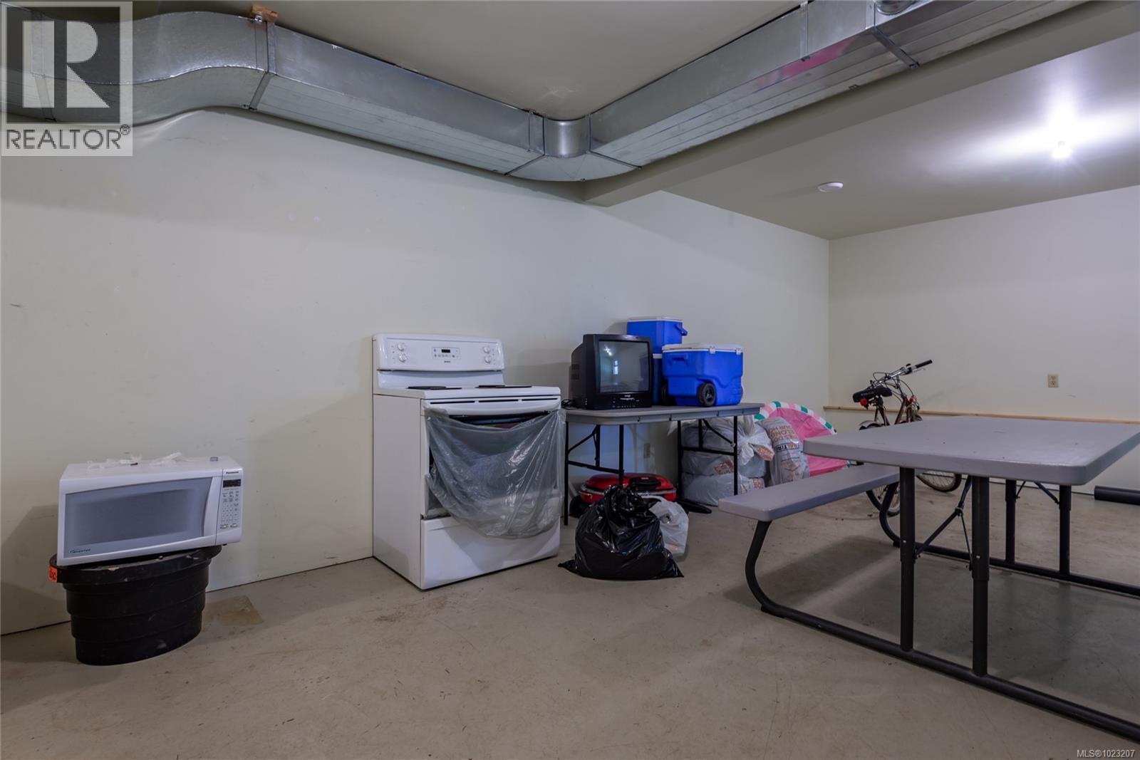 8598 Island Hwy N, Black Creek