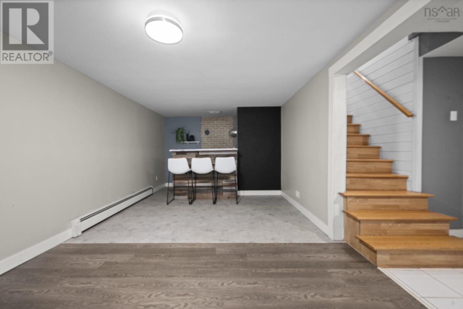 Property 23 of 48 of 114 Quaker Crescent