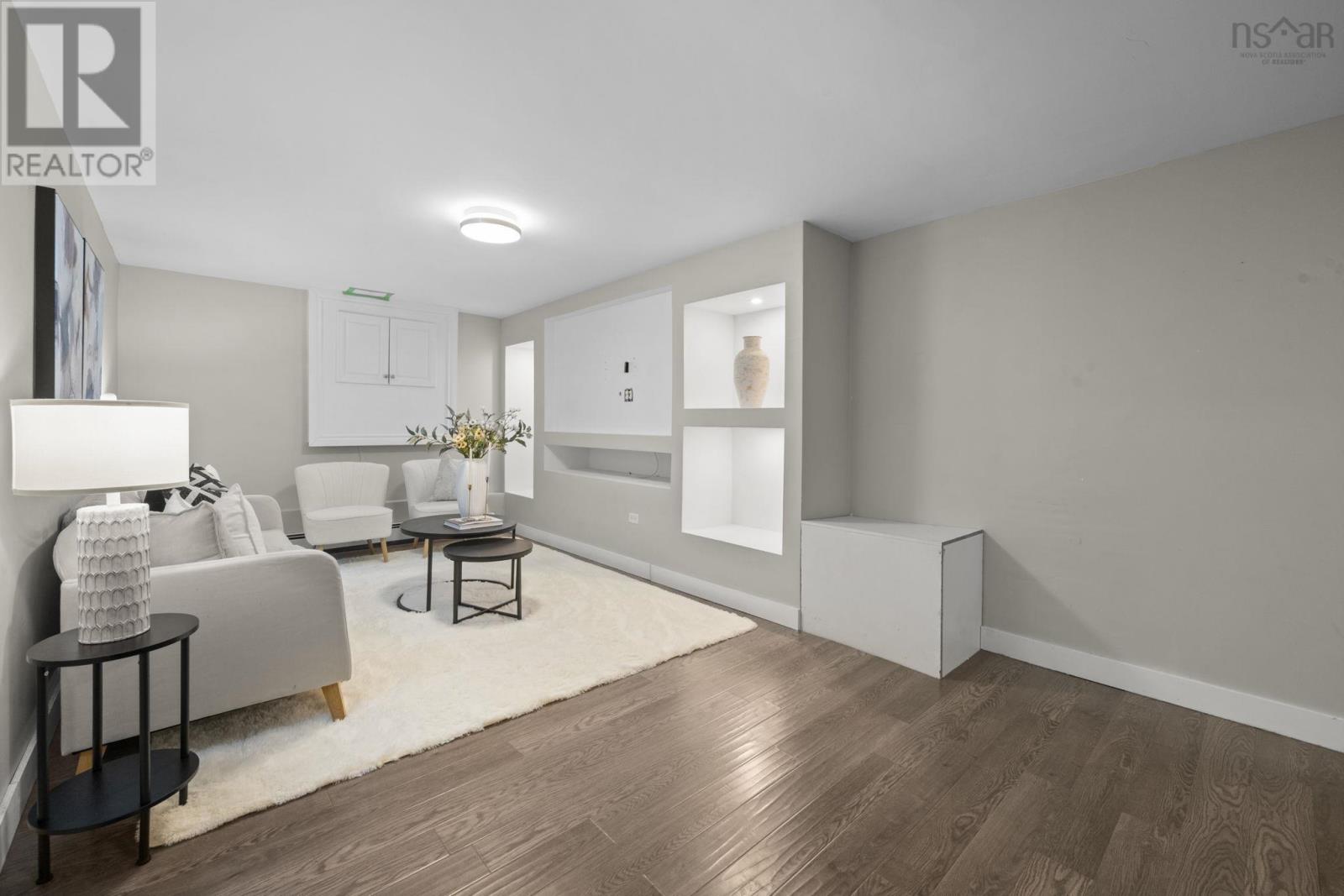 Property 27 of 48 of 114 Quaker Crescent