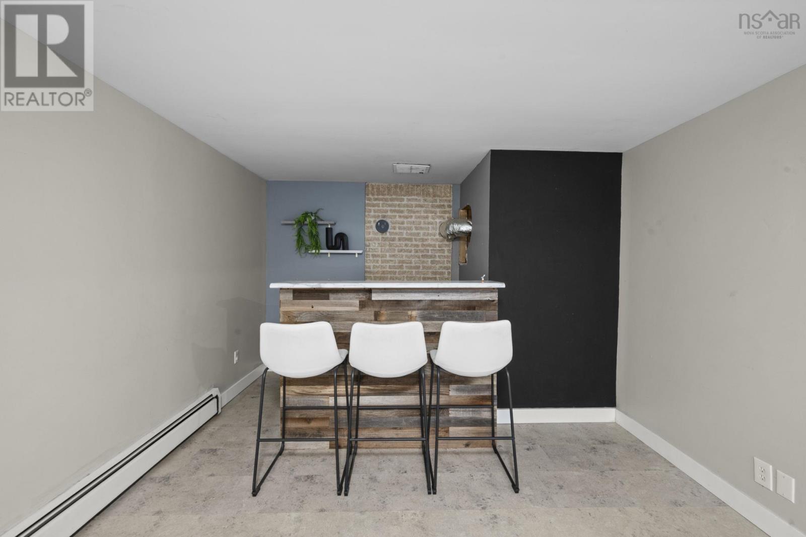 Property 25 of 48 of 114 Quaker Crescent