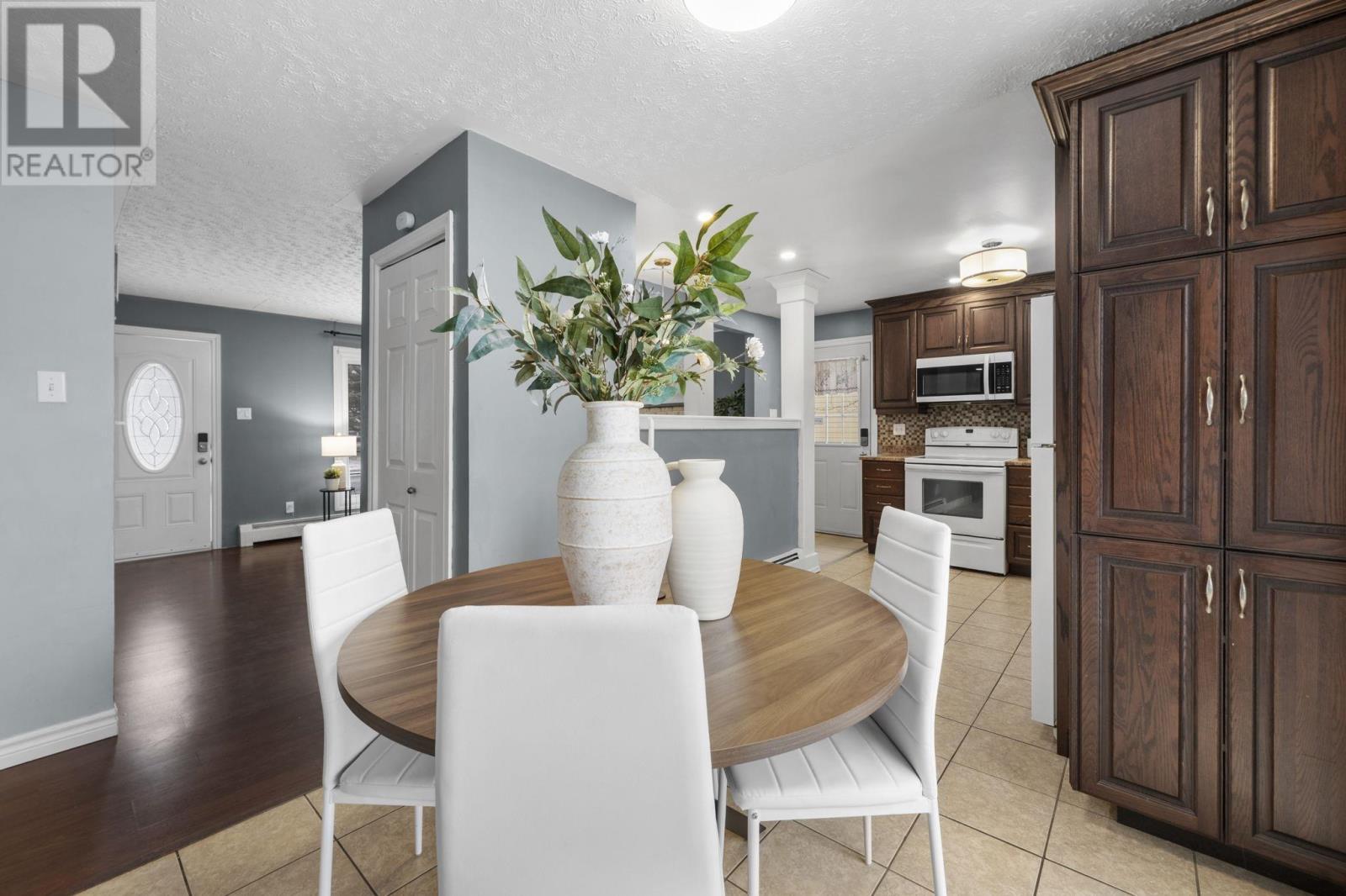 Property 9 of 48 of 114 Quaker Crescent