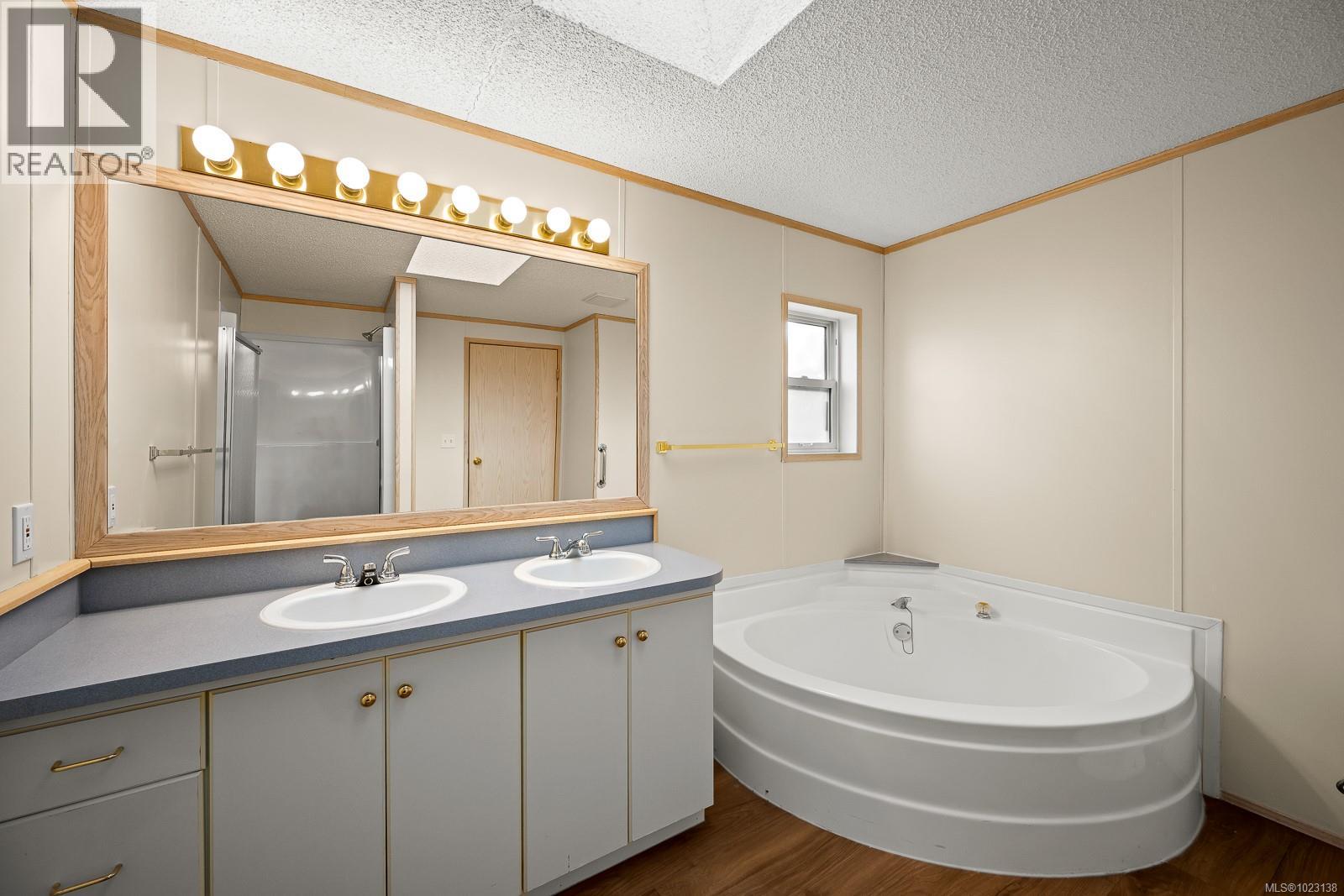 48 1240 Wilkinson Rd, Comox