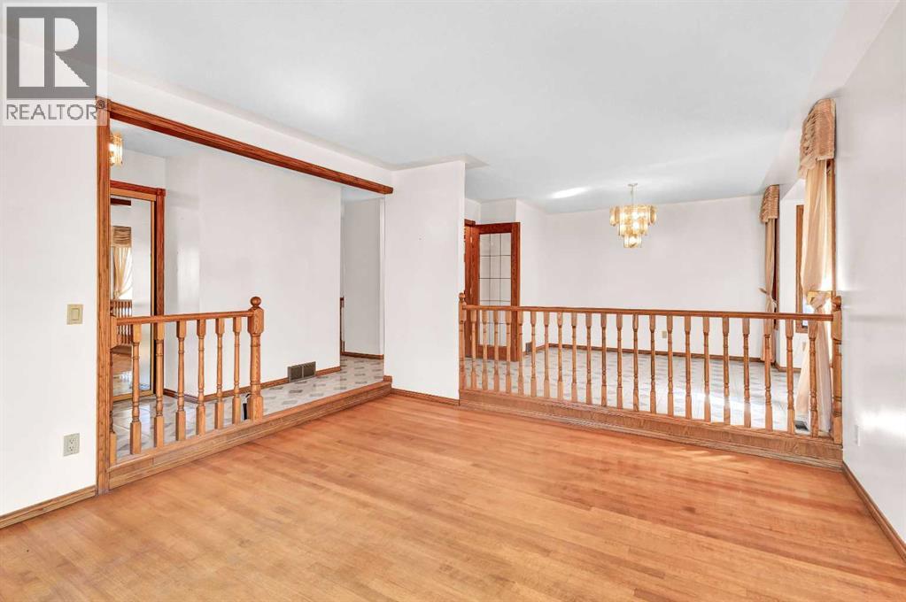 Single Family House Bungalow for Sale in  Edgebrook Road NW Edgemont Calgary 