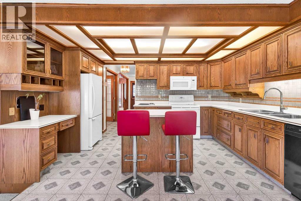 Single Family House Bungalow for Sale in  Edgebrook Road NW Edgemont Calgary 