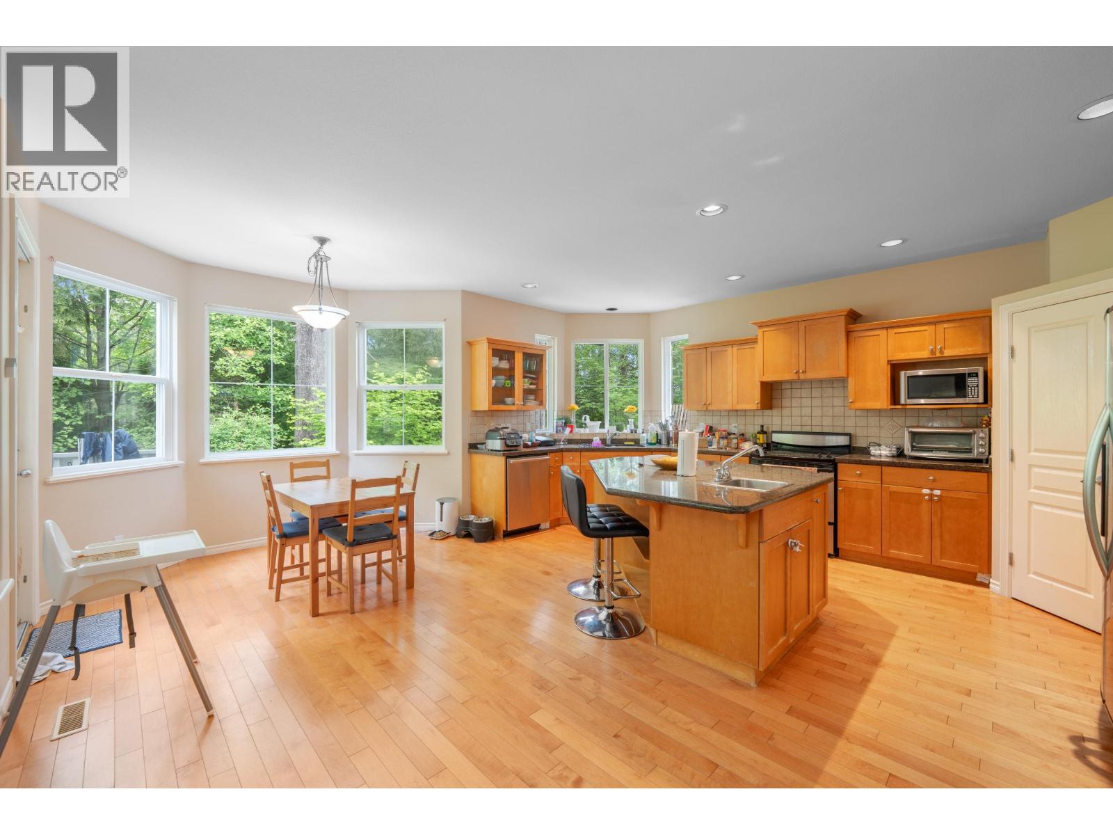 3305 CHARTWELL GRN, Coquitlam