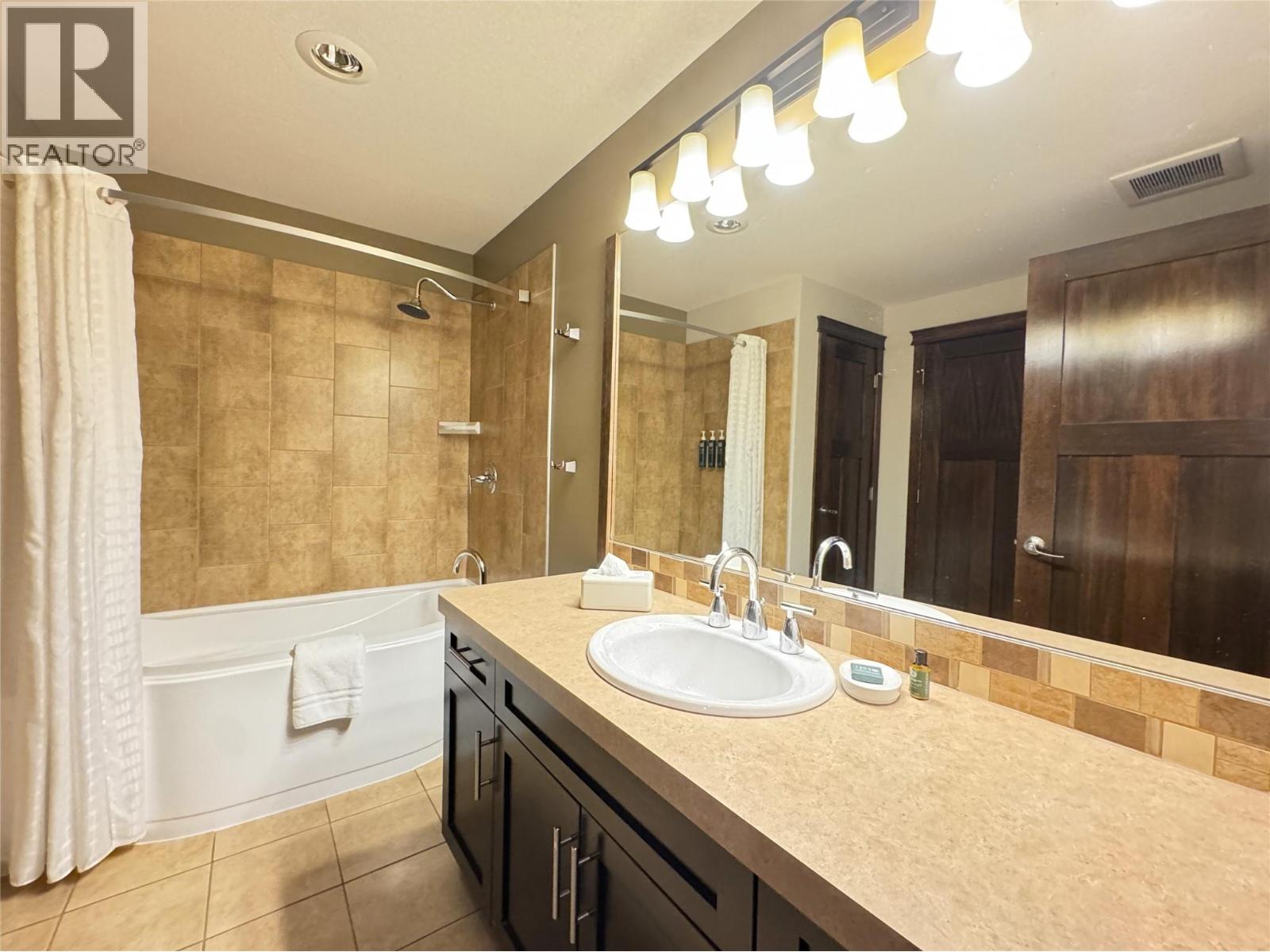 800 BIGHORN Boulevard Unit# 812F, Radium Hot Springs