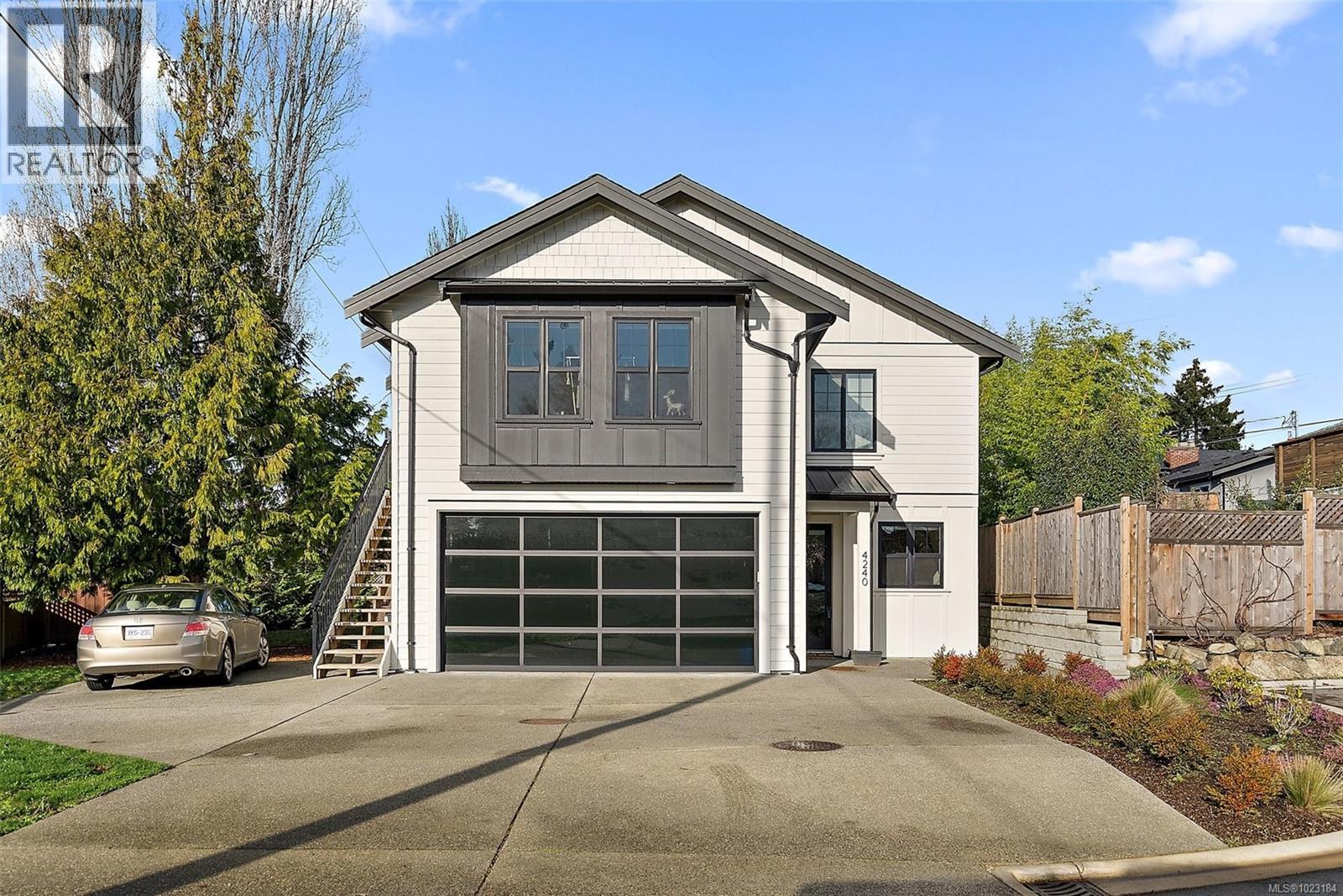  4240 Springridge Crescent, Saanich