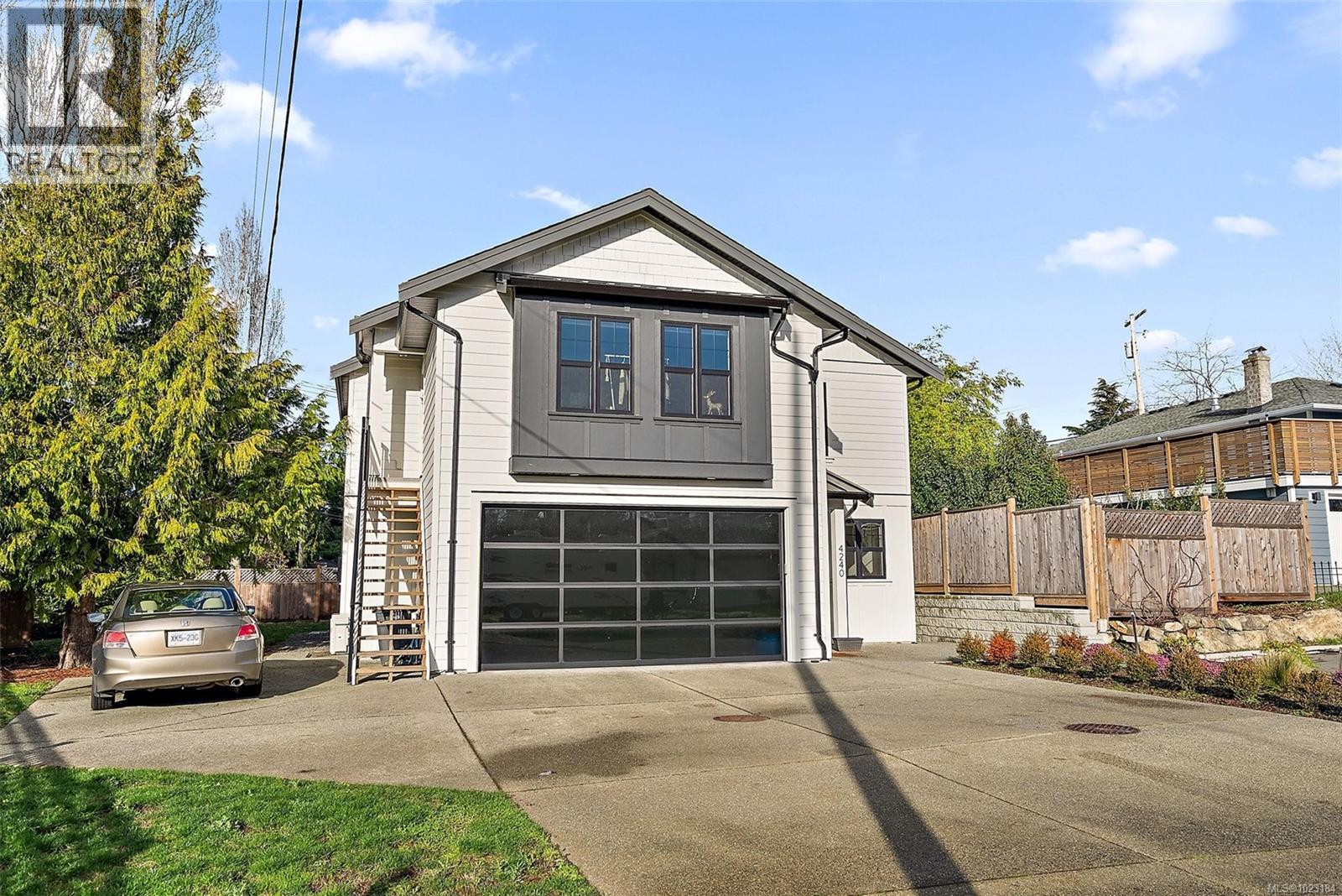  4240 Springridge Crescent, Saanich