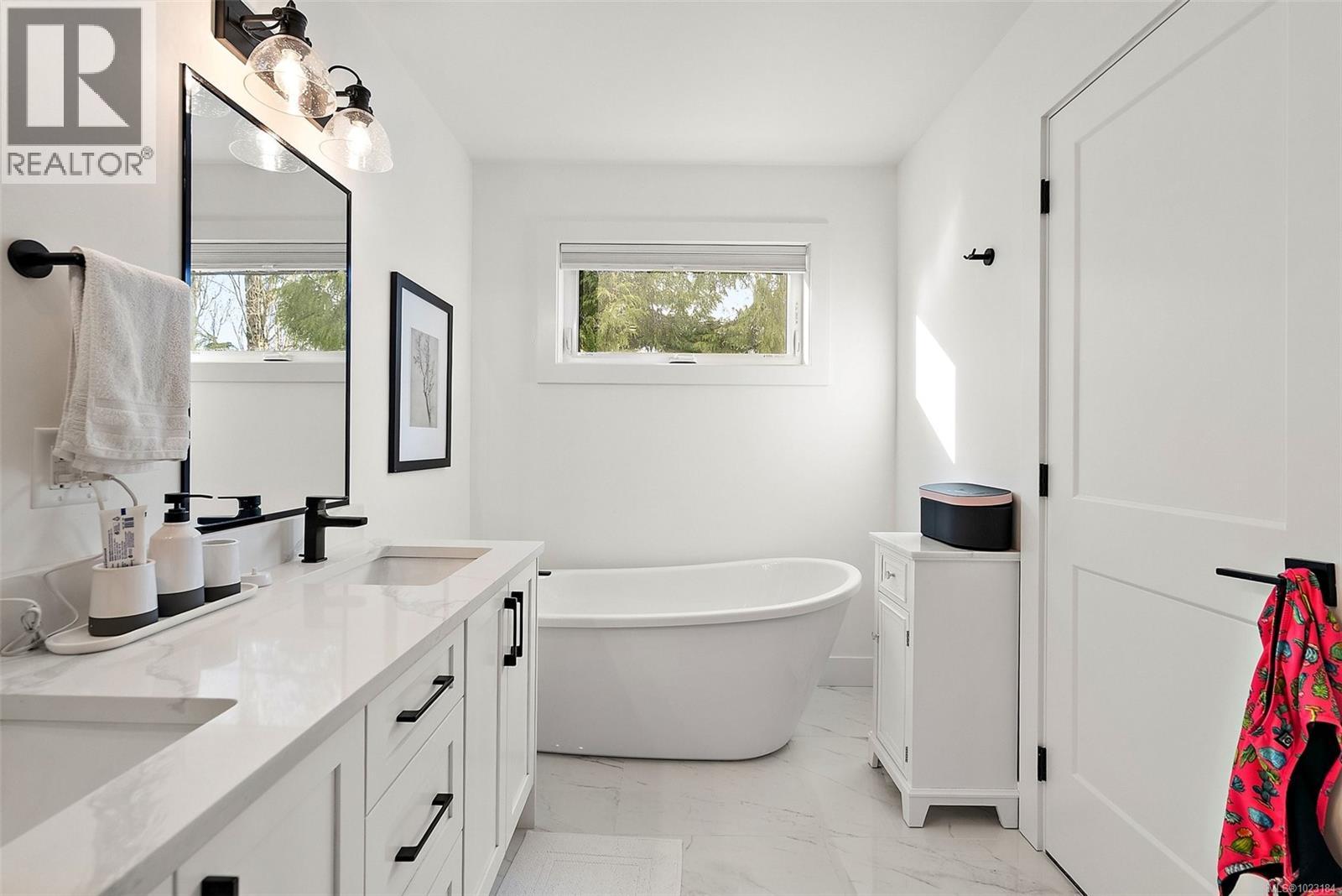  4240 Springridge Crescent, Saanich