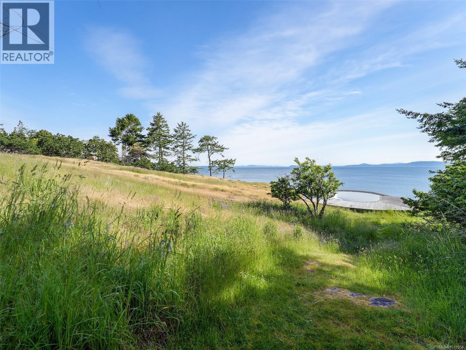  2550 Queenswood Drive, Saanich