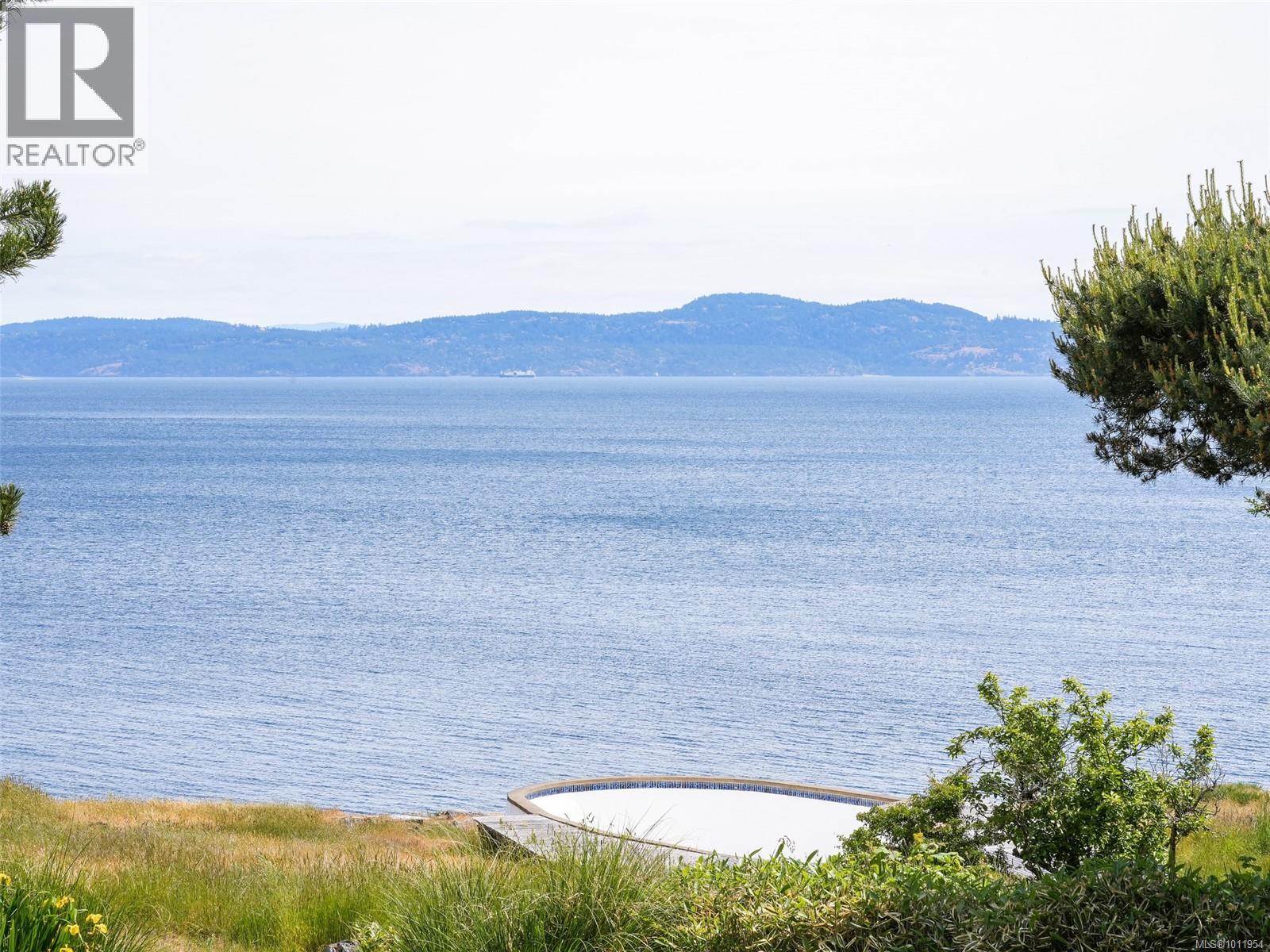  2550 Queenswood Drive, Saanich