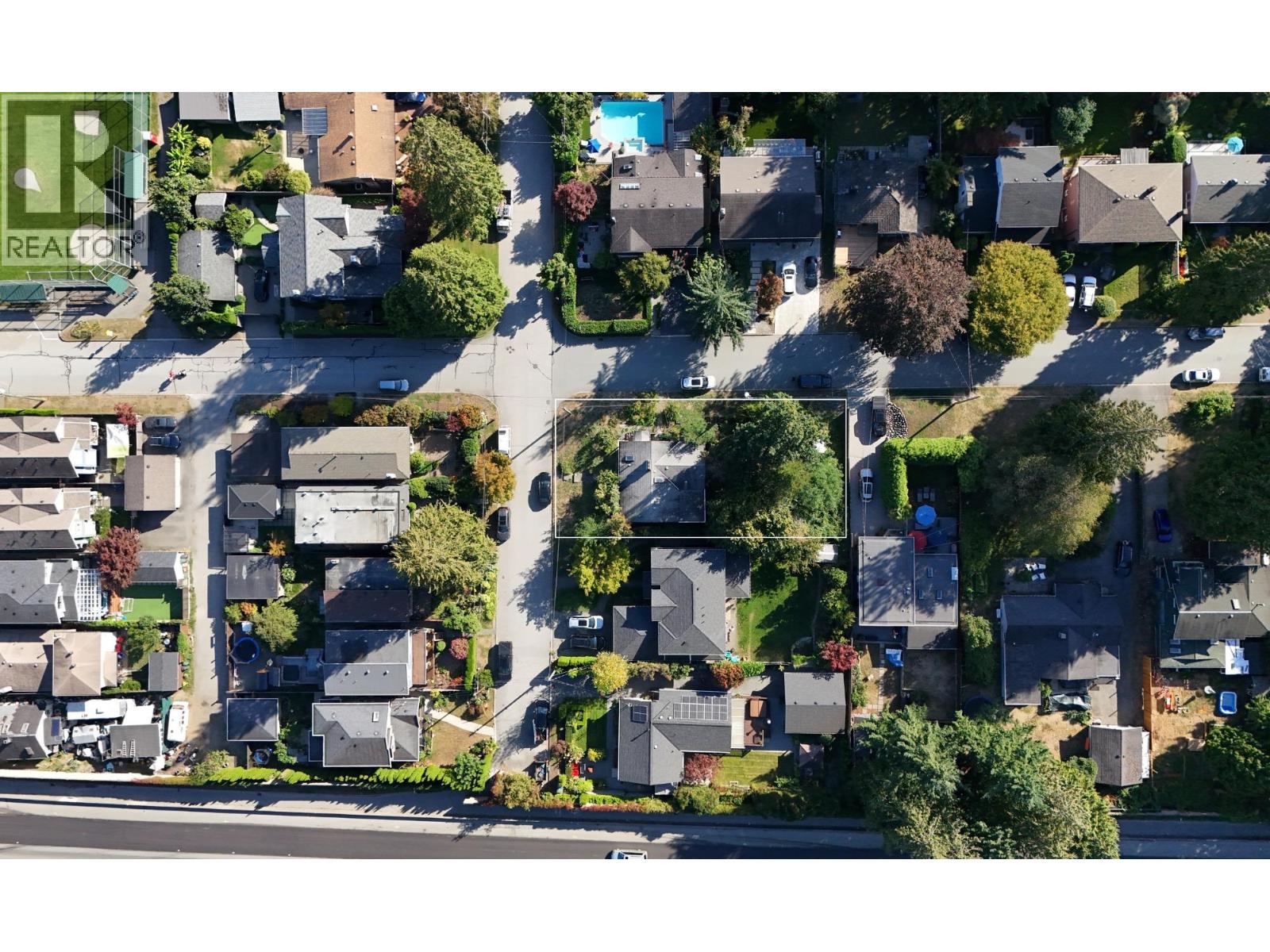 2405 LLOYD AVENUE, North Vancouver