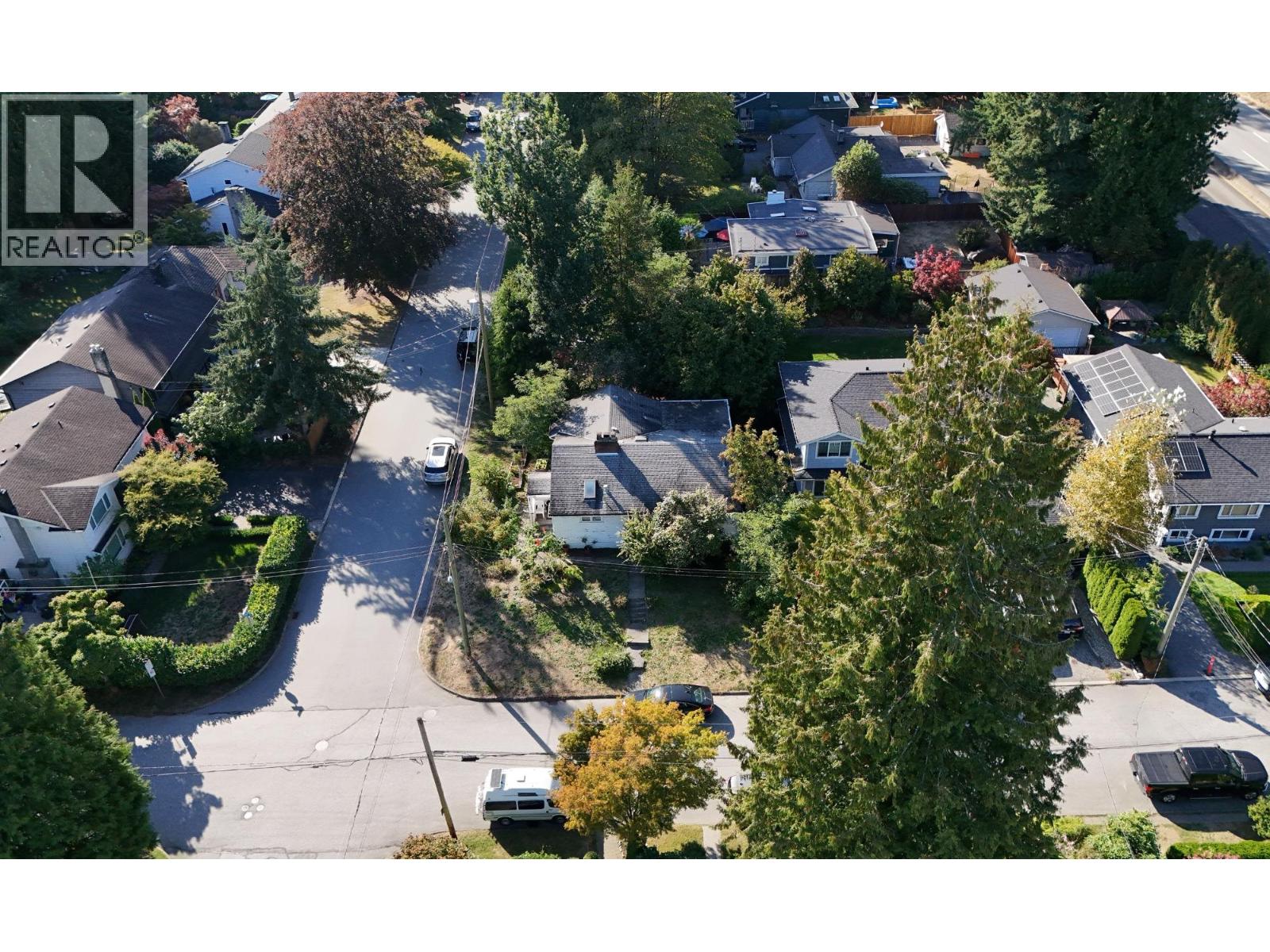 2405 LLOYD AVENUE, North Vancouver