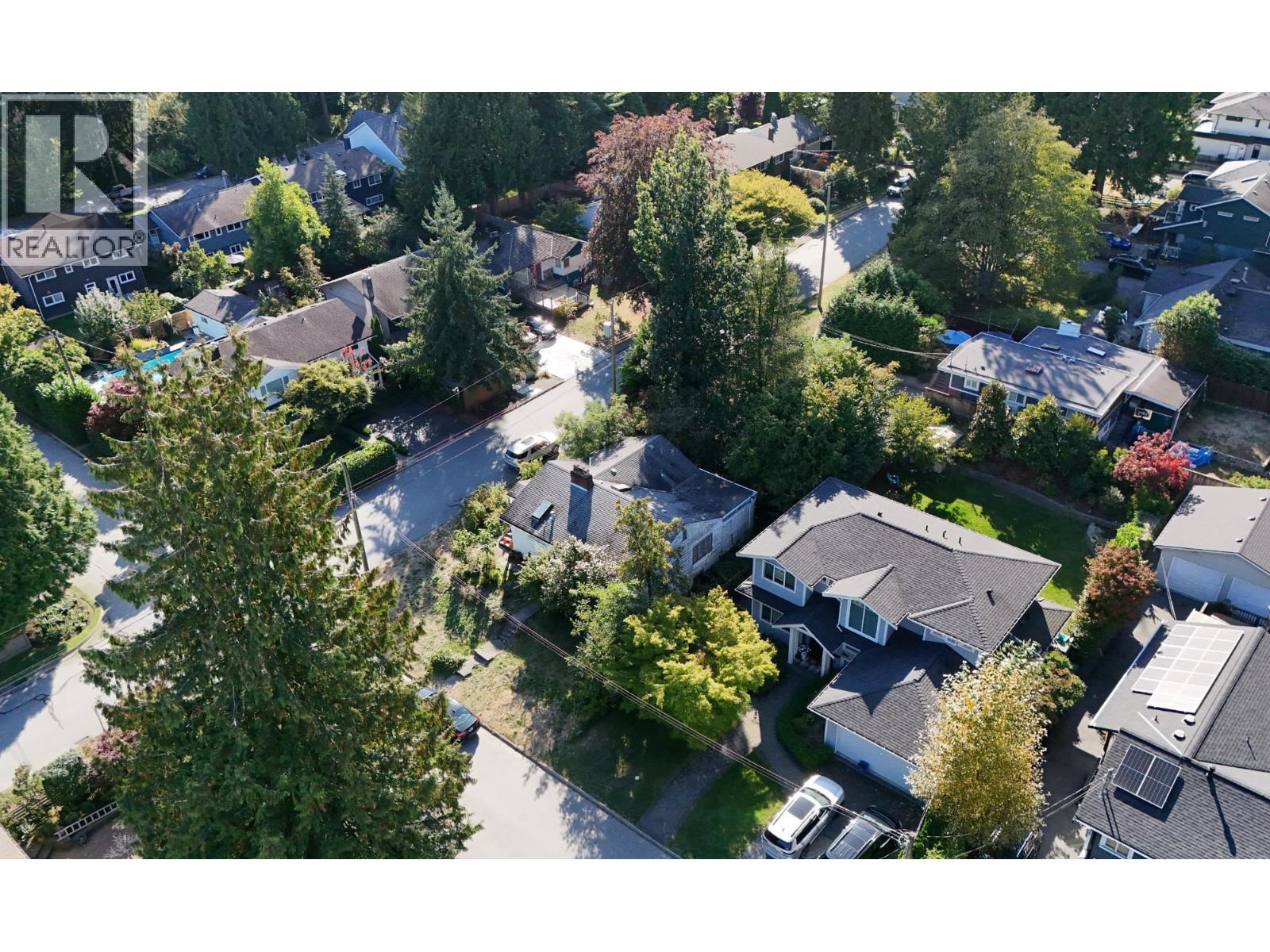 2405 LLOYD AVENUE, North Vancouver