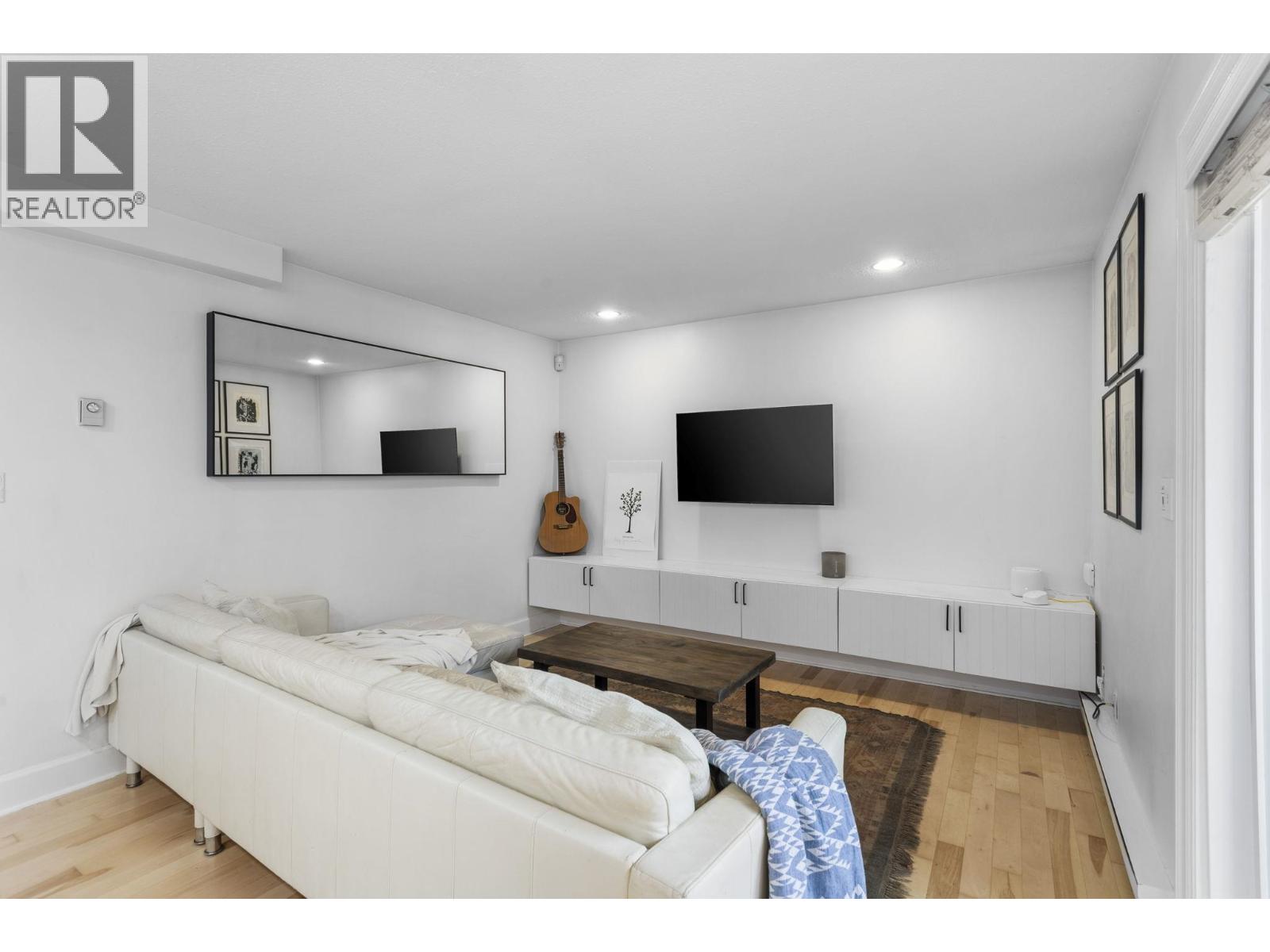 104 1045 W 8TH AVENUE, Vancouver