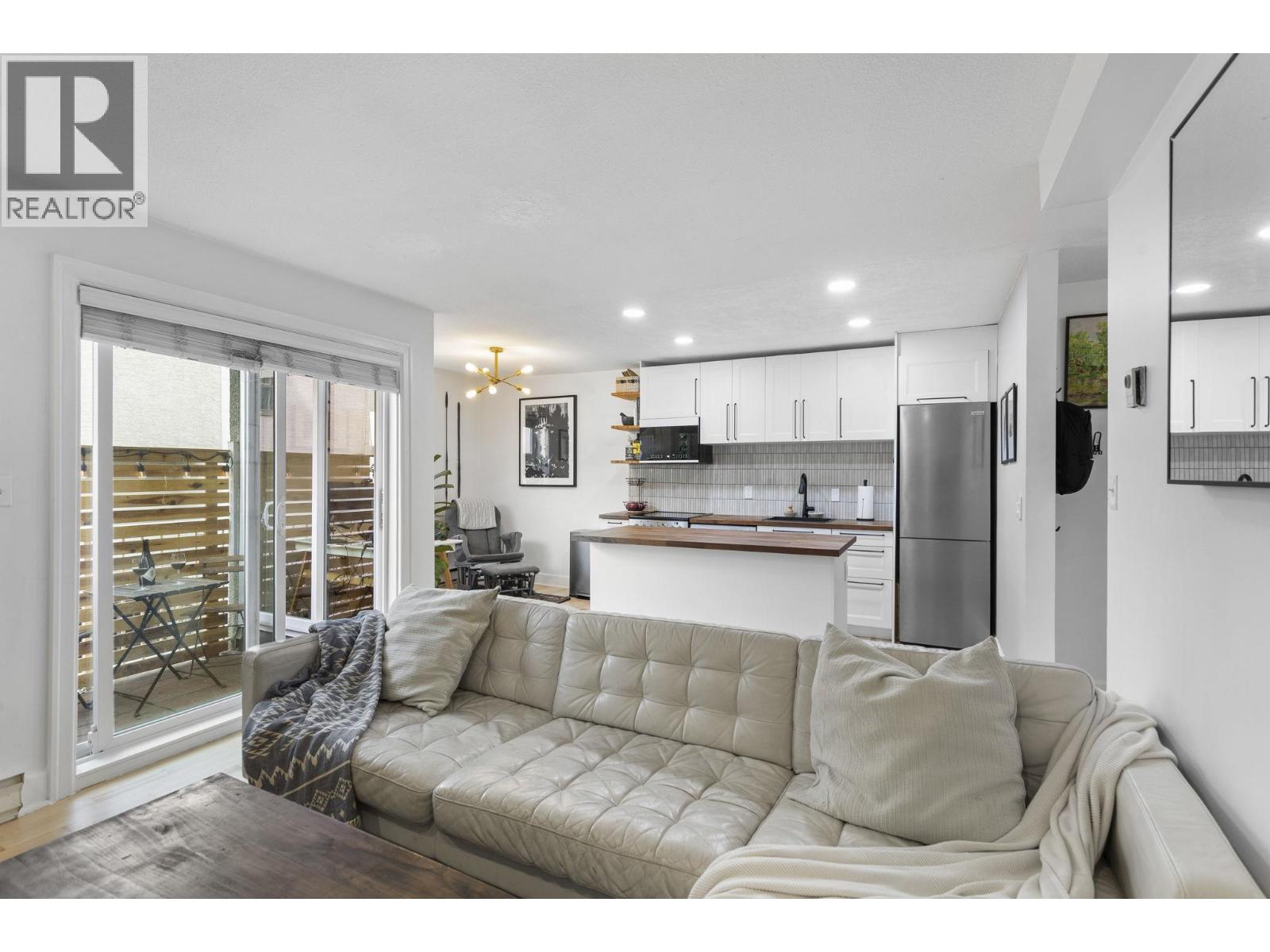 104 1045 W 8TH AVENUE, Vancouver