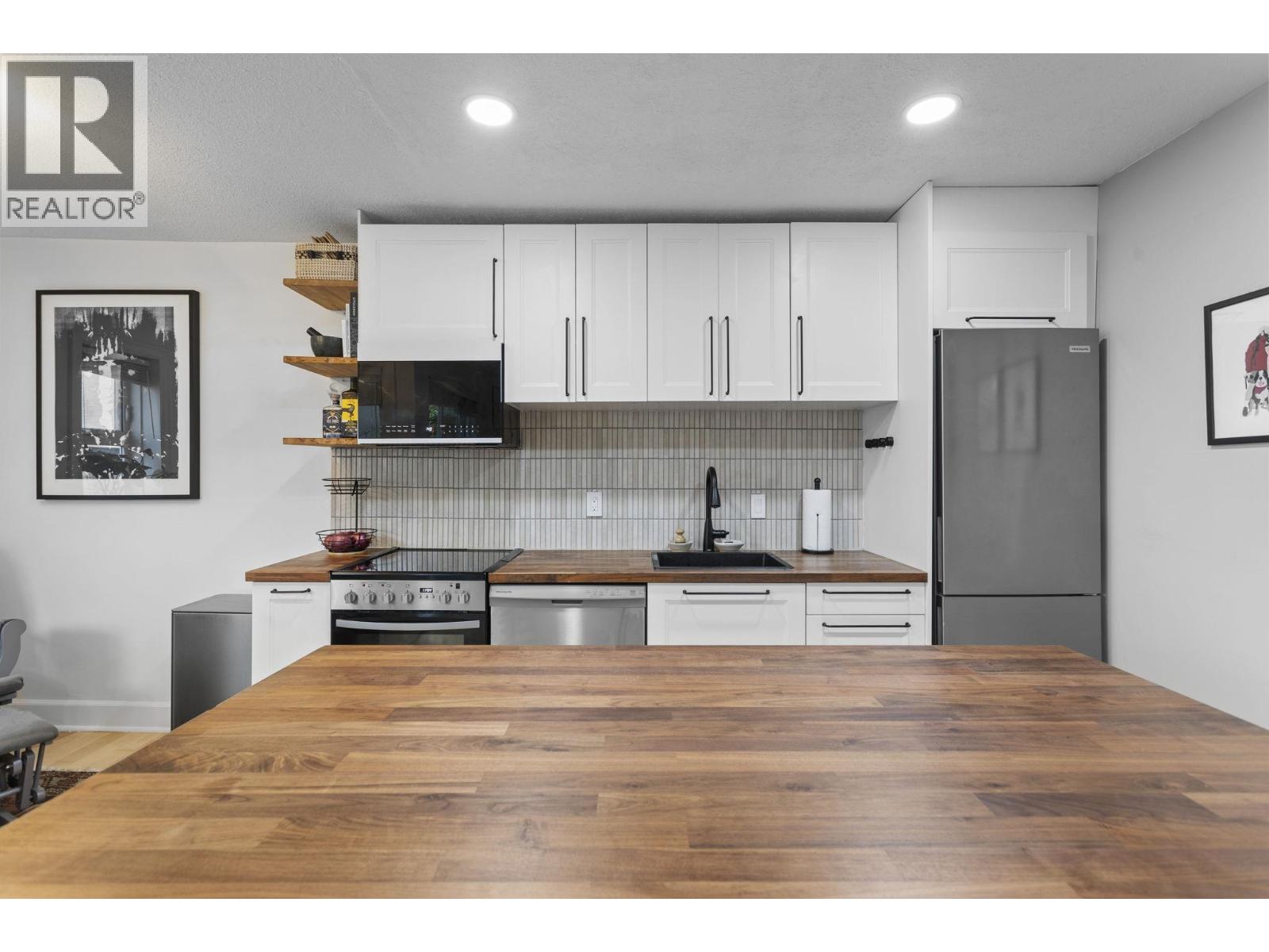 104 1045 W 8TH AVENUE, Vancouver