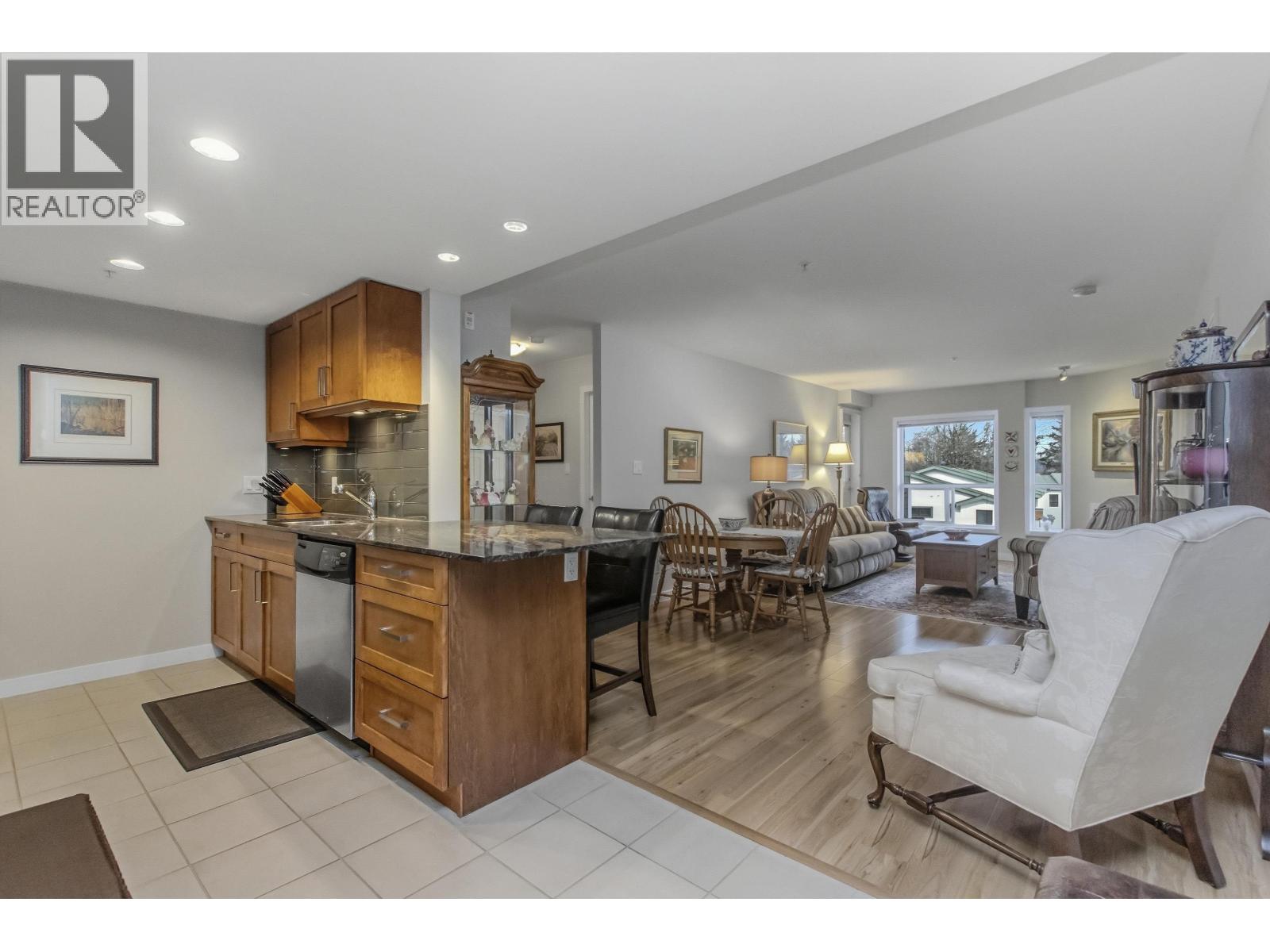 416 1212 MAIN STREET - Photo 4 of 25, Squamish, British Columbia