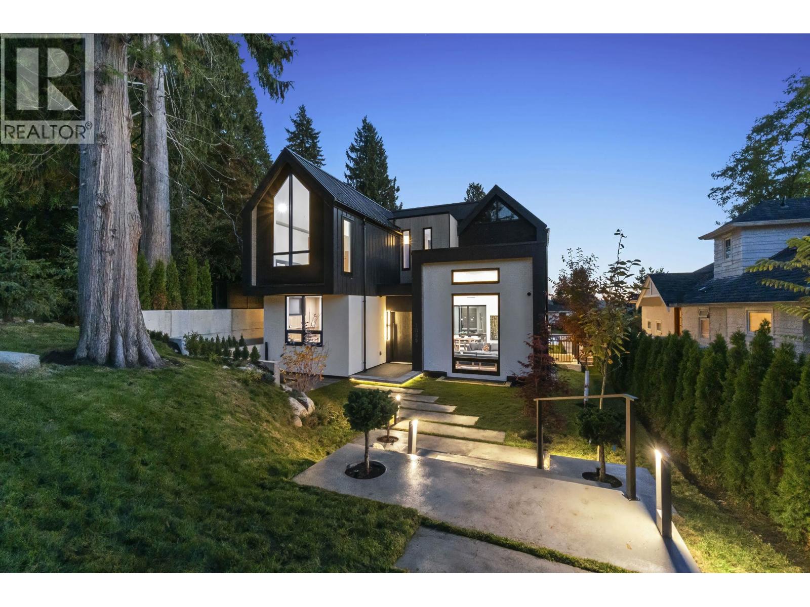 1066 FULTON AVENUE, West Vancouver