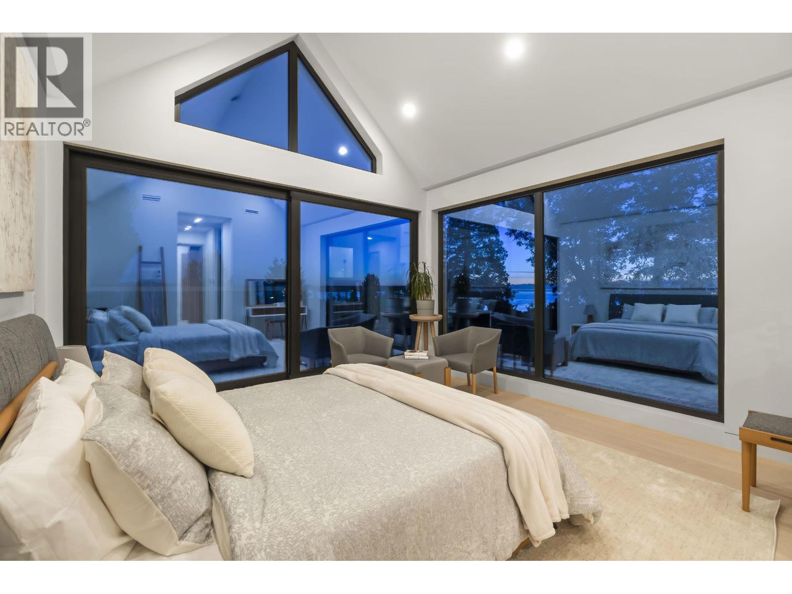 1066 FULTON AVENUE, West Vancouver