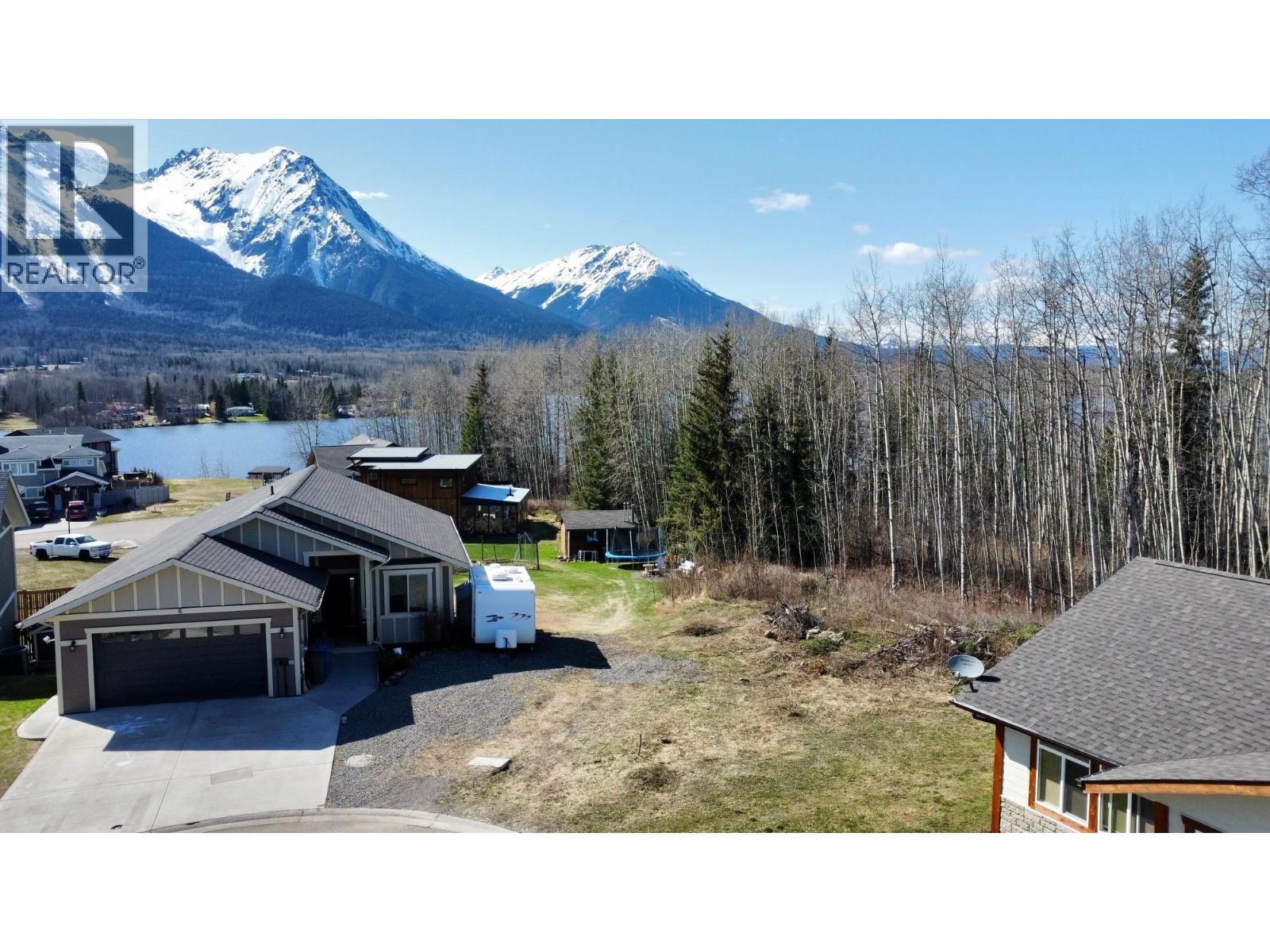 5 AURORA Avenue, Smithers