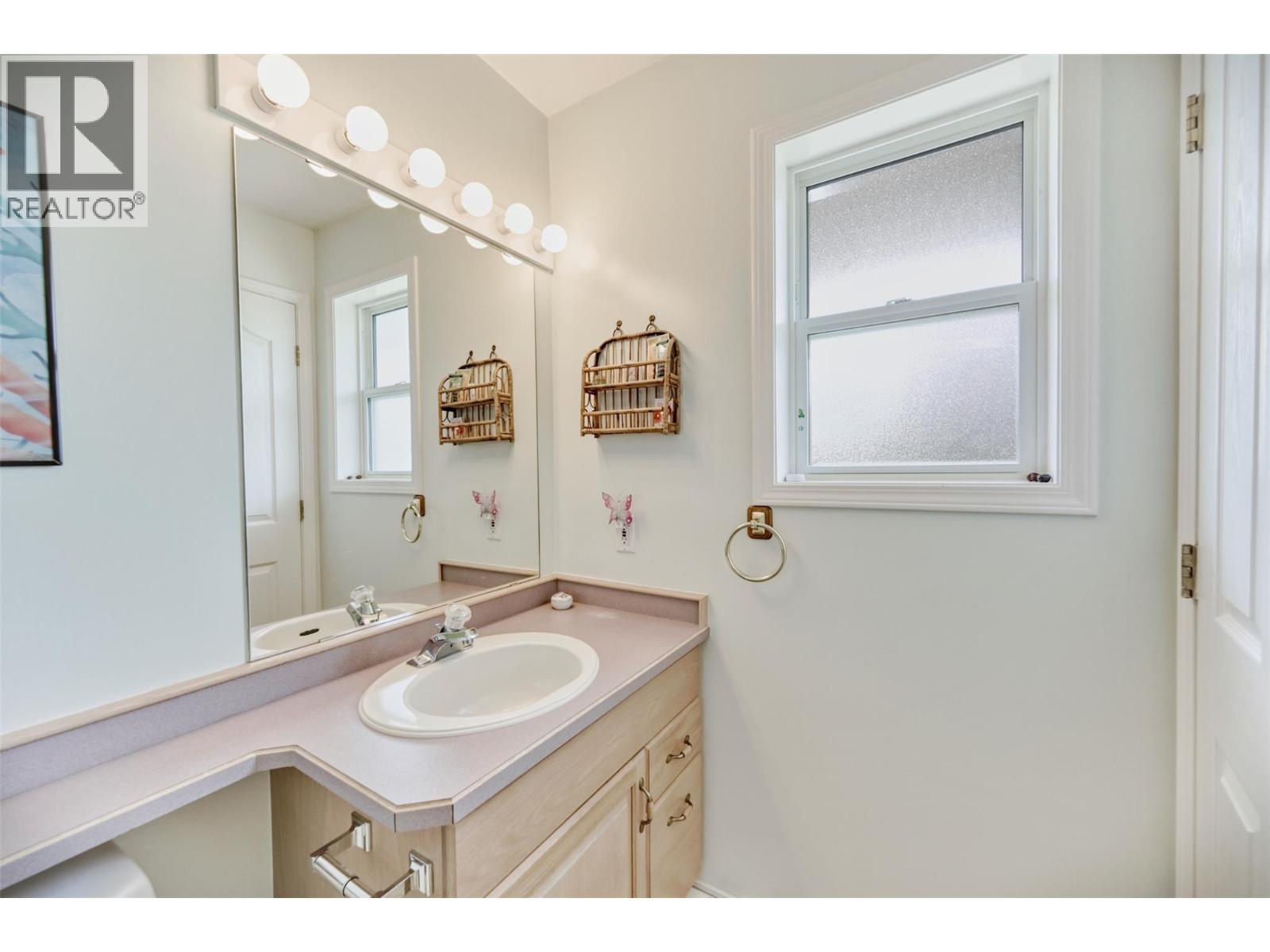 2 ROYAL ANN COURT Court Unit# 2, Osoyoos