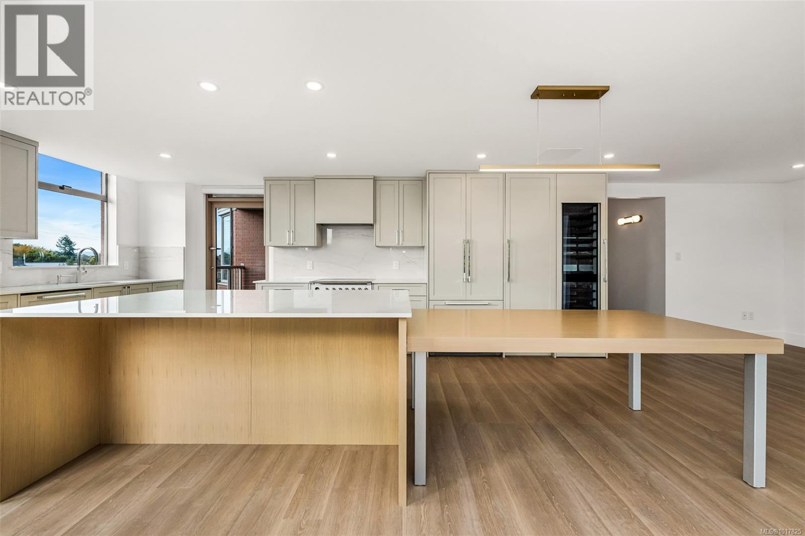 504 630 Montreal Street, Victoria